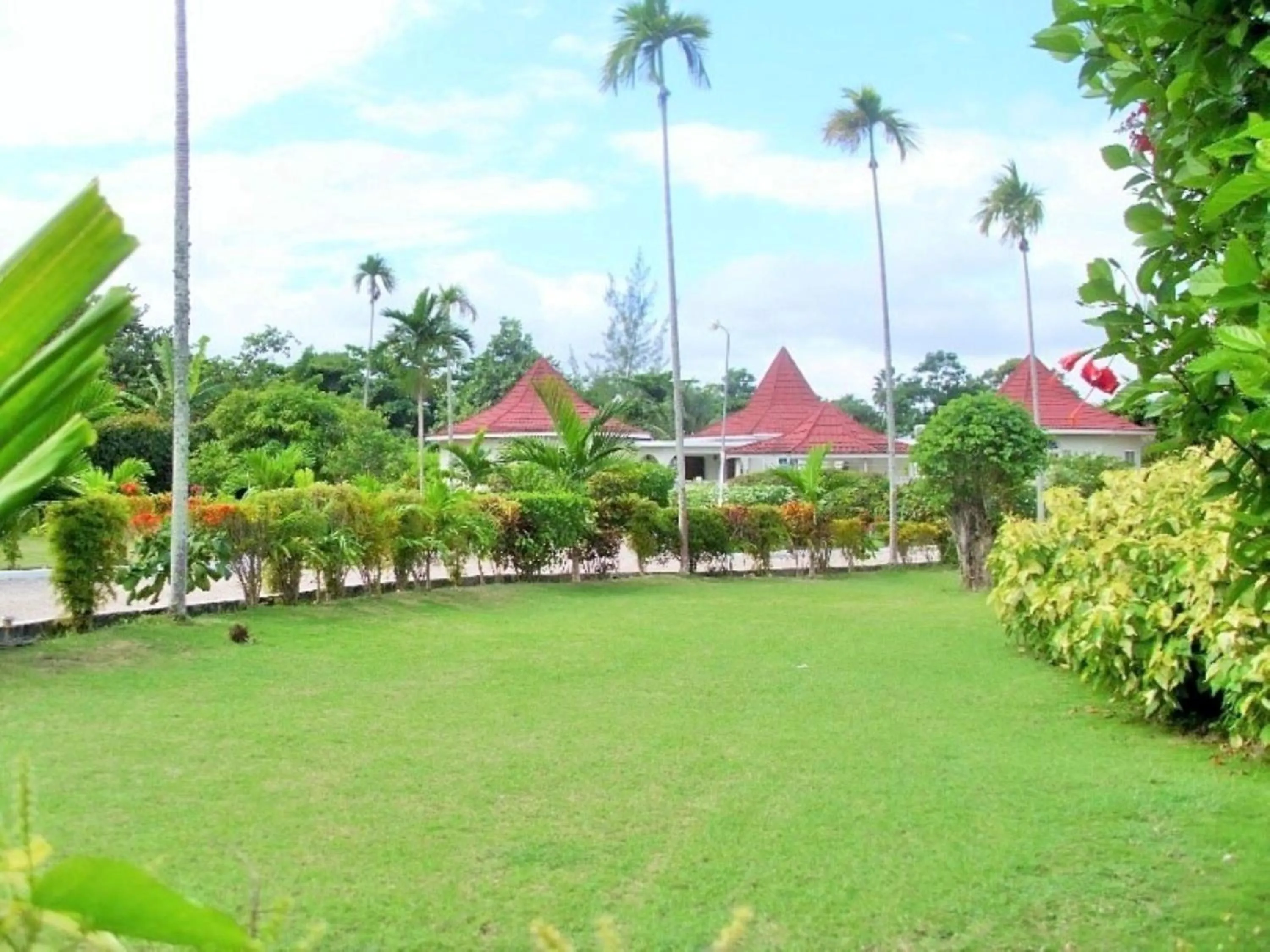 Garden in Whistling Villa Runaway Bay