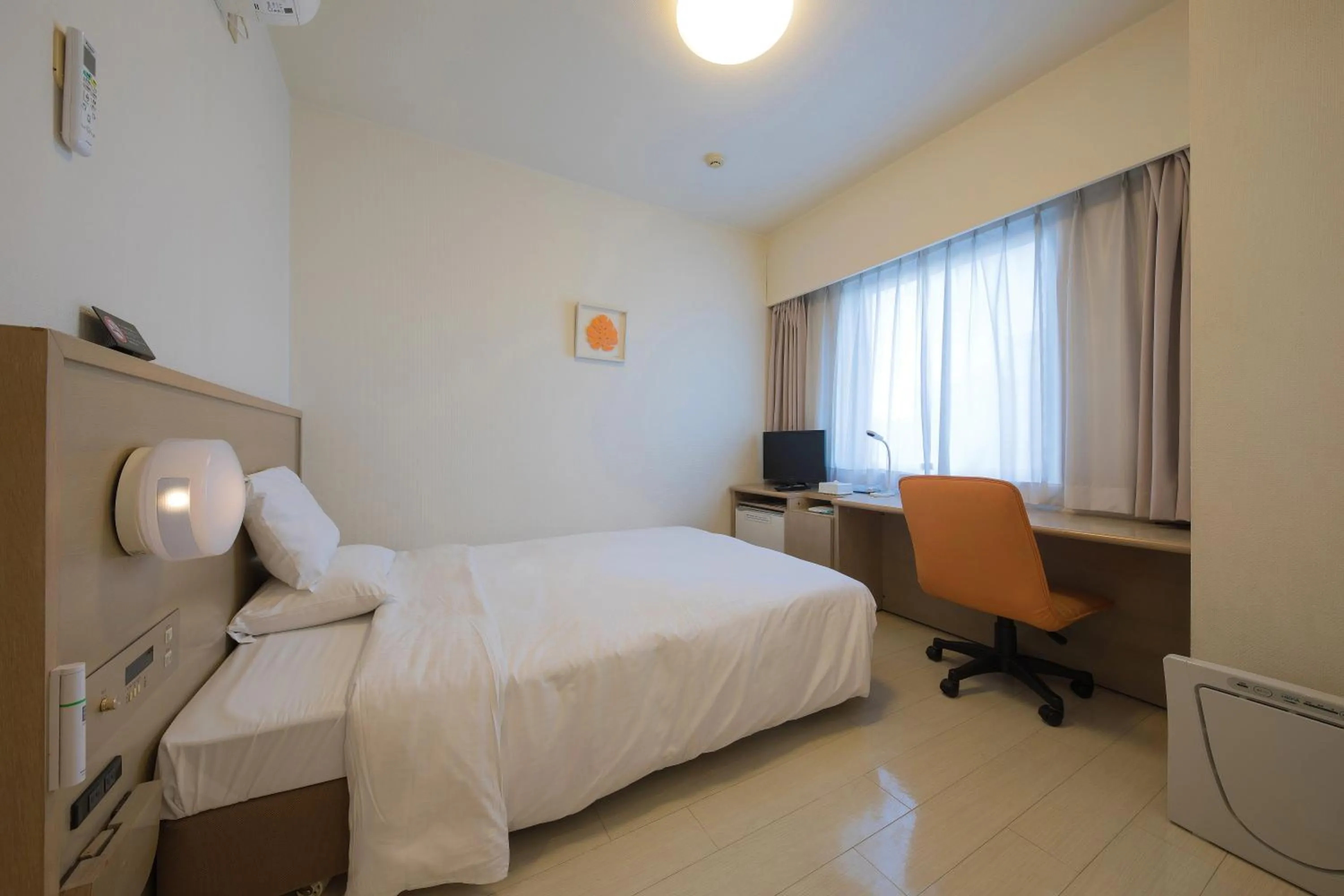 Bedroom, Bed in Smile Hotel Okinawa Naha (Tomari Port)