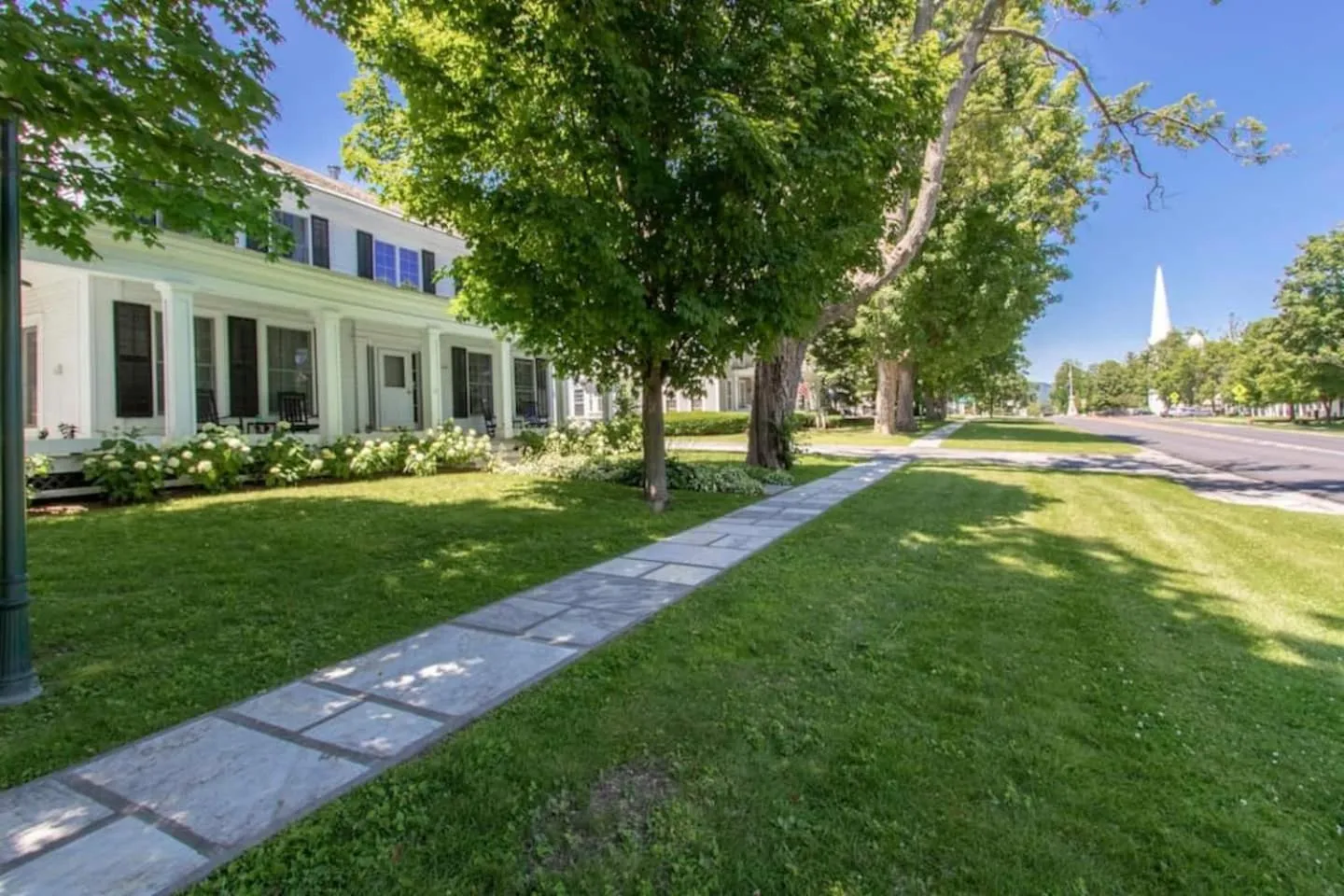 Picture Postcard Mansion in Manchester Village