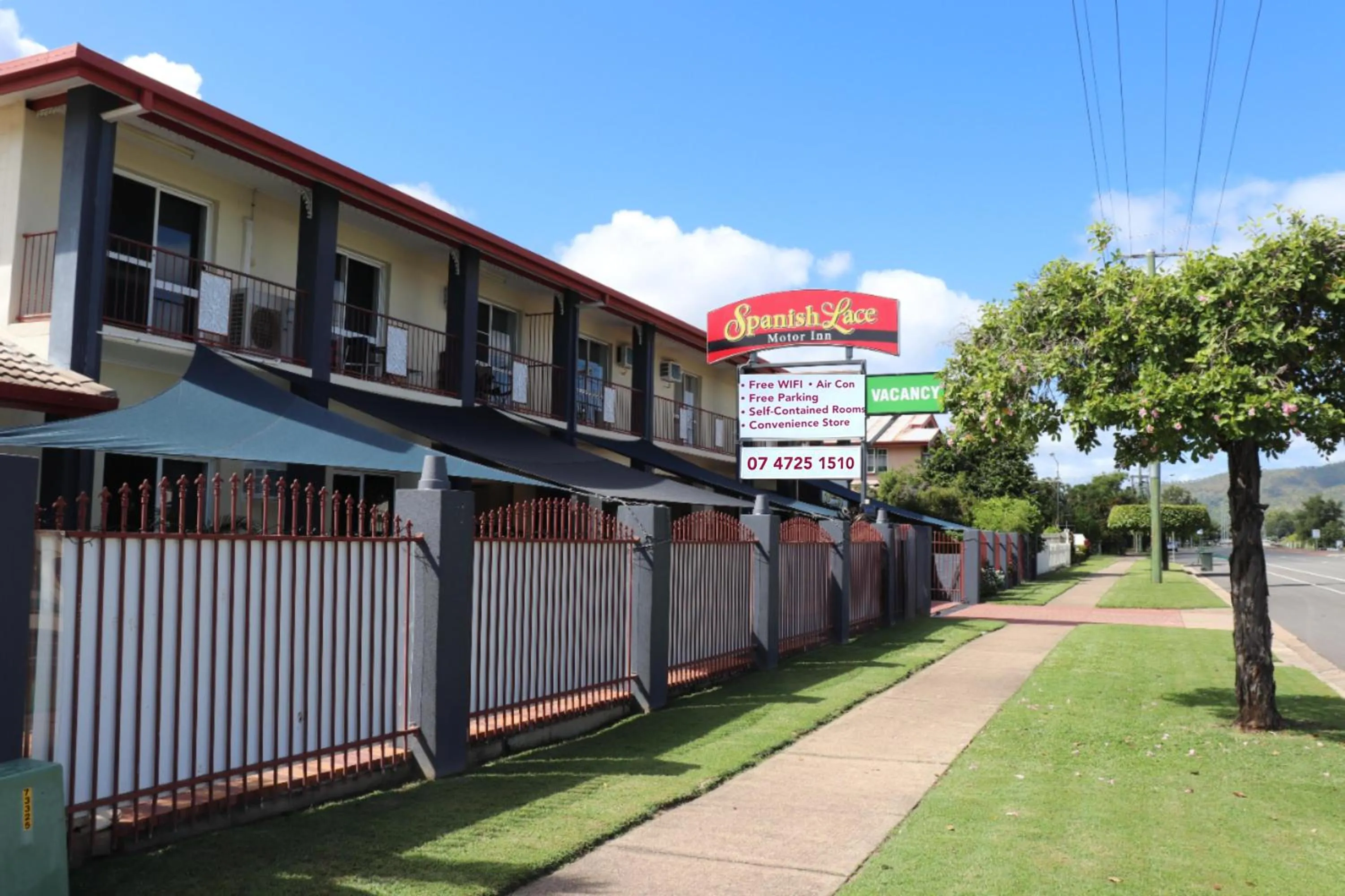 Property building in Spanish Lace Motor Inn