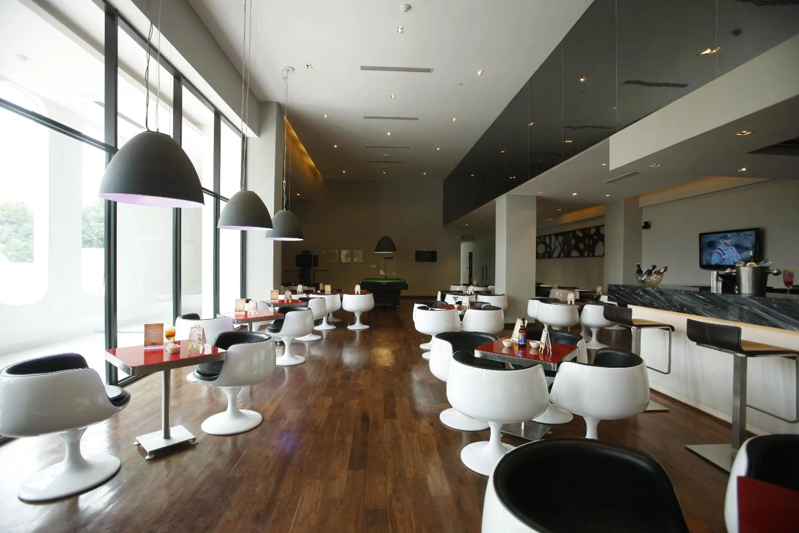 Lounge or bar in Keys Select by Lemon Tree Hotels, Whitefield, Bengaluru