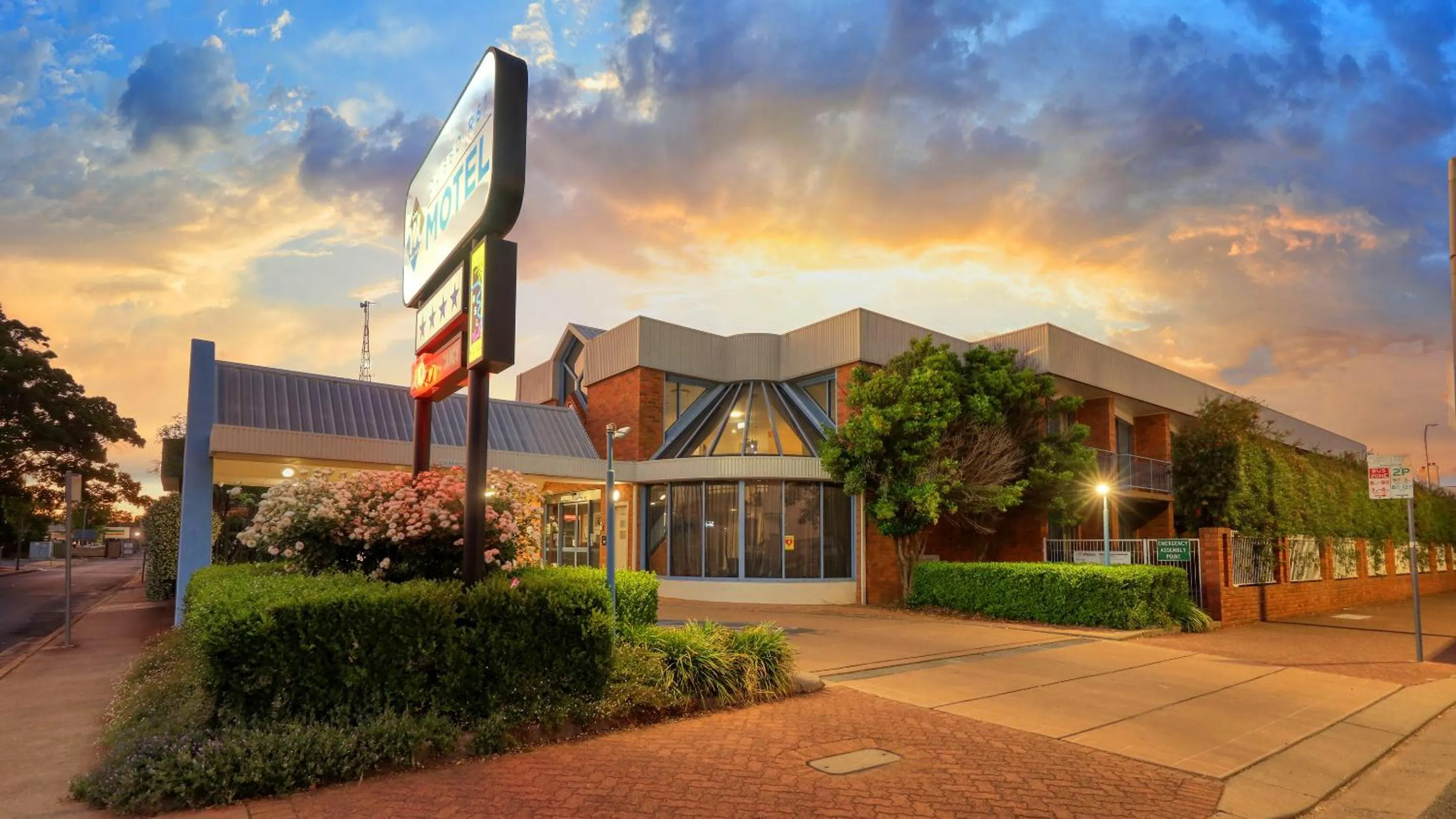 Property building in Dubbo RSL Club Motel