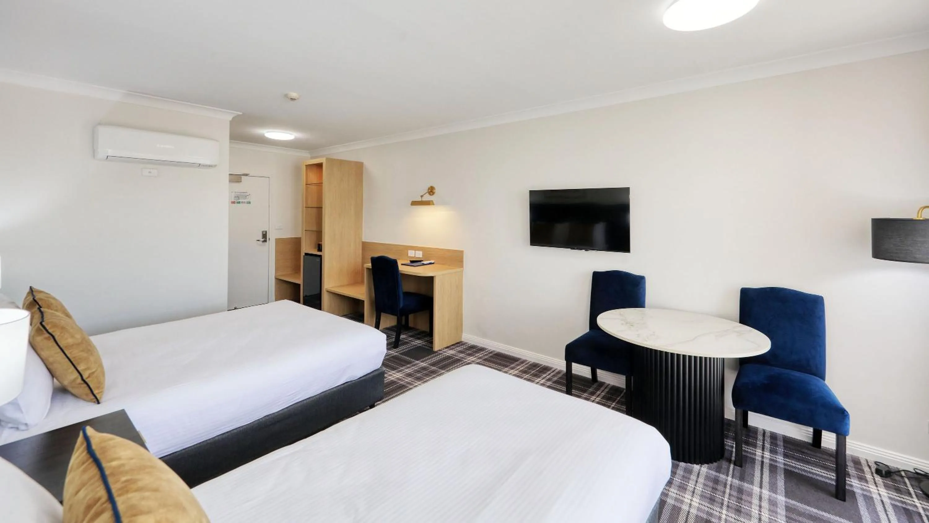 Dining area, Bed in Dubbo RSL Club Motel