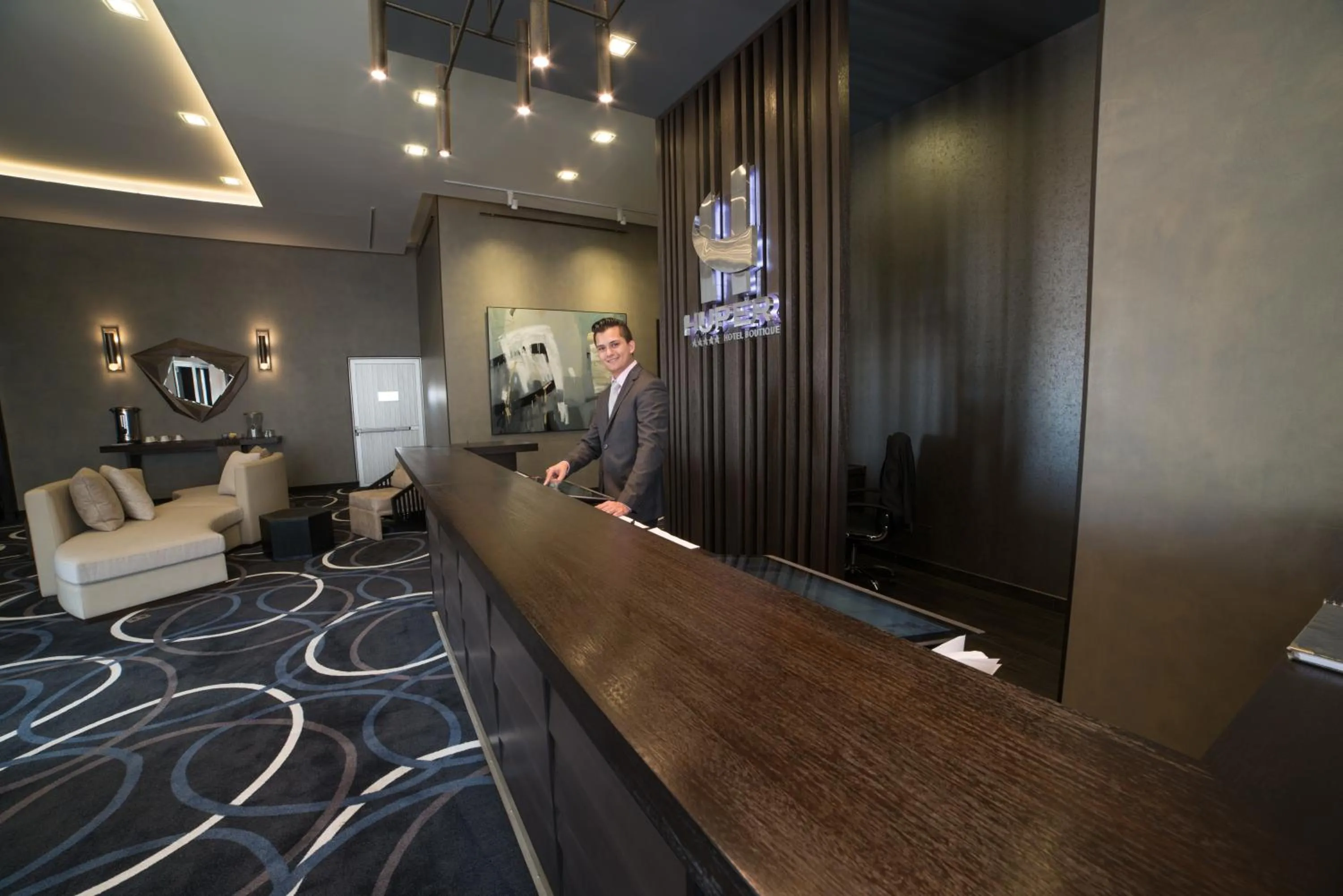 Lobby or reception in Huper Hotel Boutique