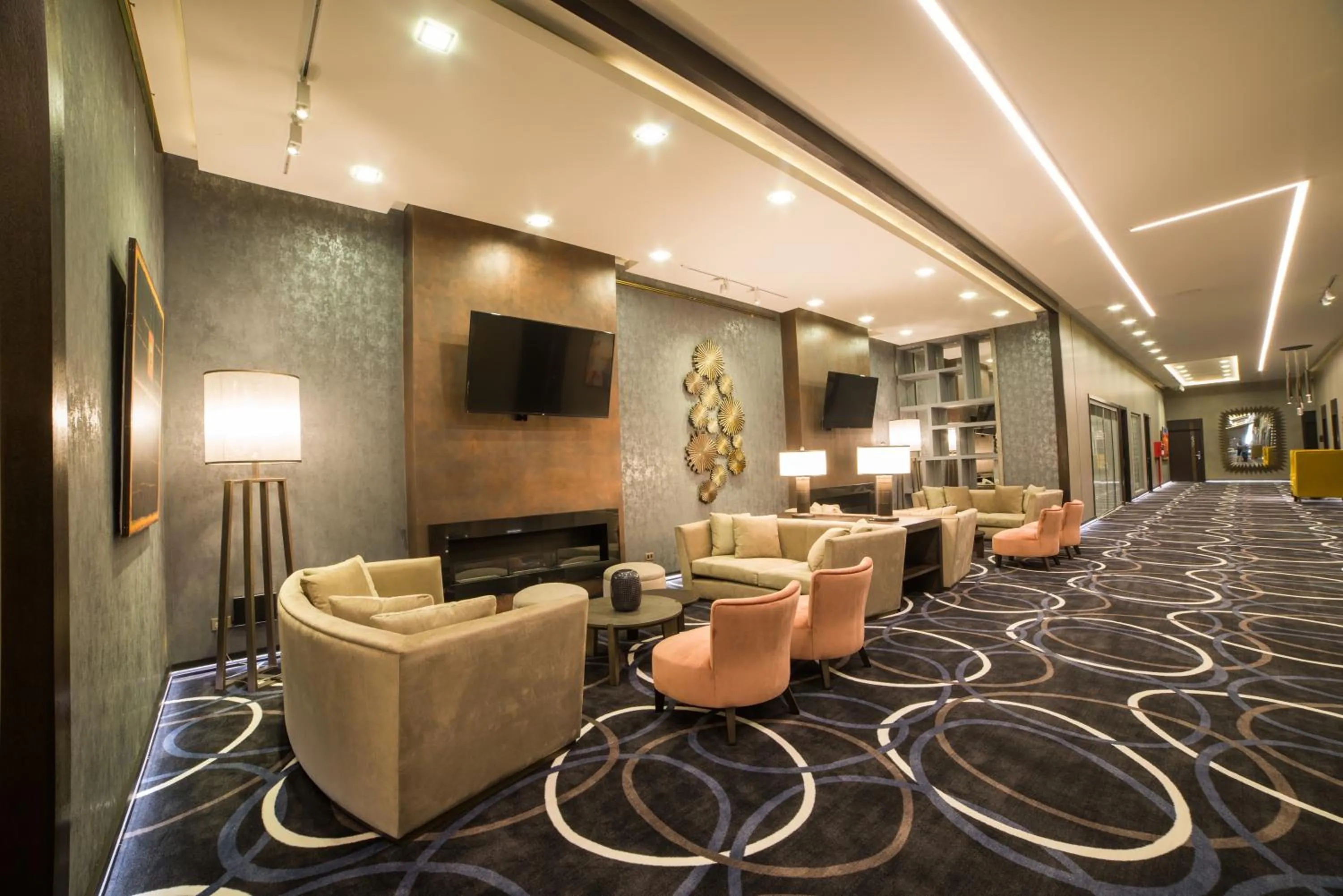 Communal lounge/ TV room in Huper Hotel Boutique