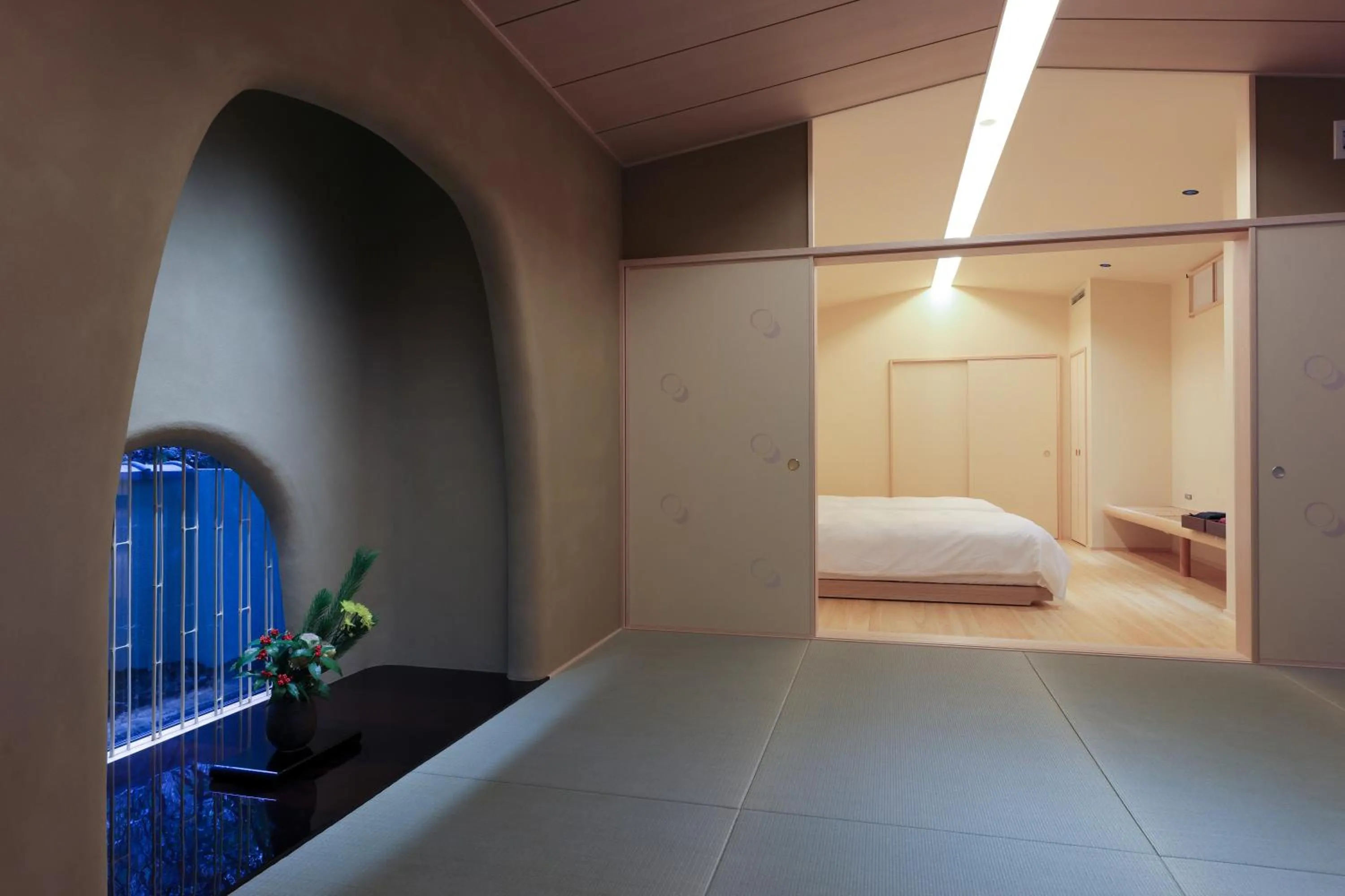 Photo of the whole room, Bed in Tsukihitei