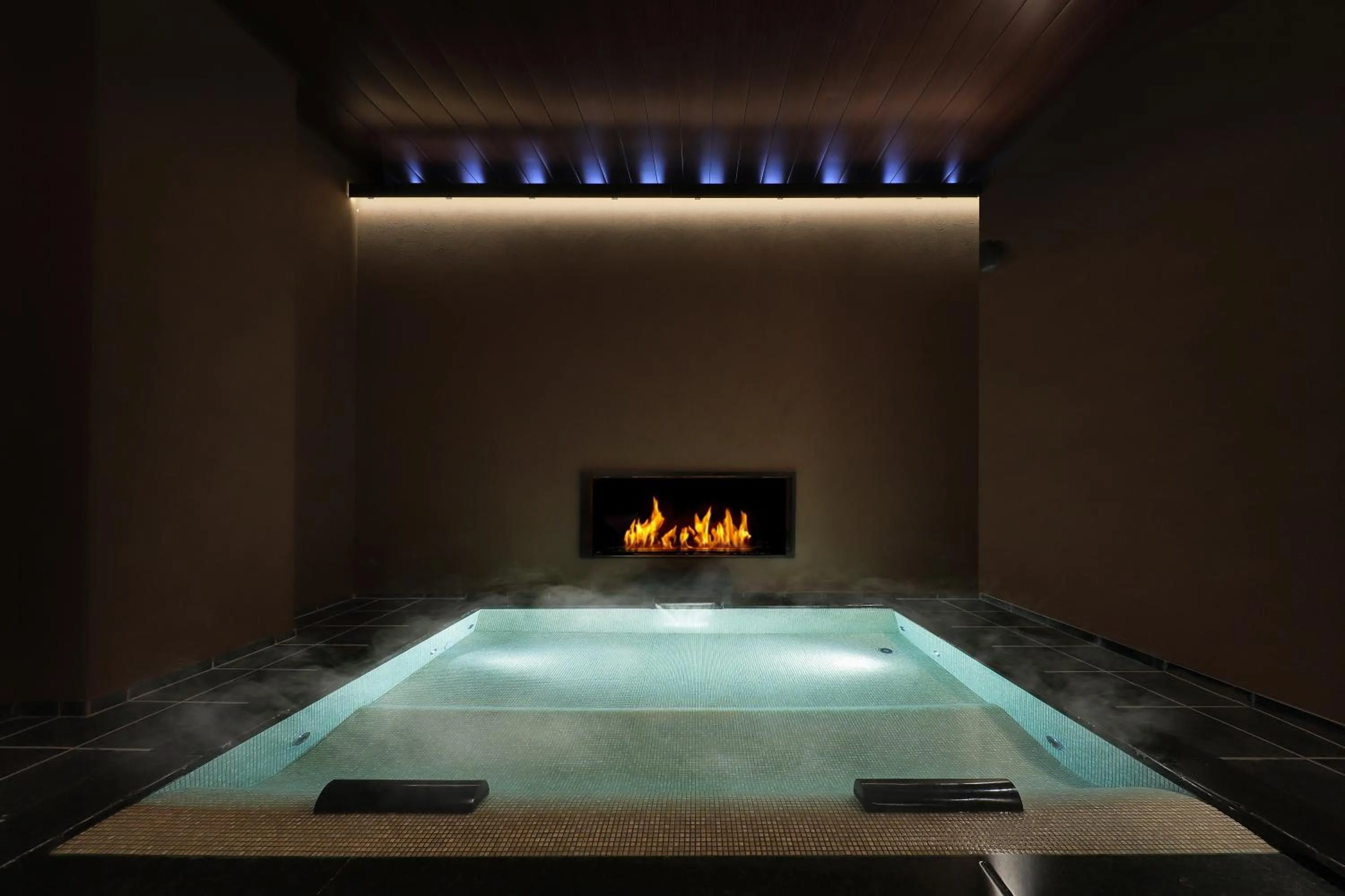 Hot Spring Bath in Marukyu Ryokan