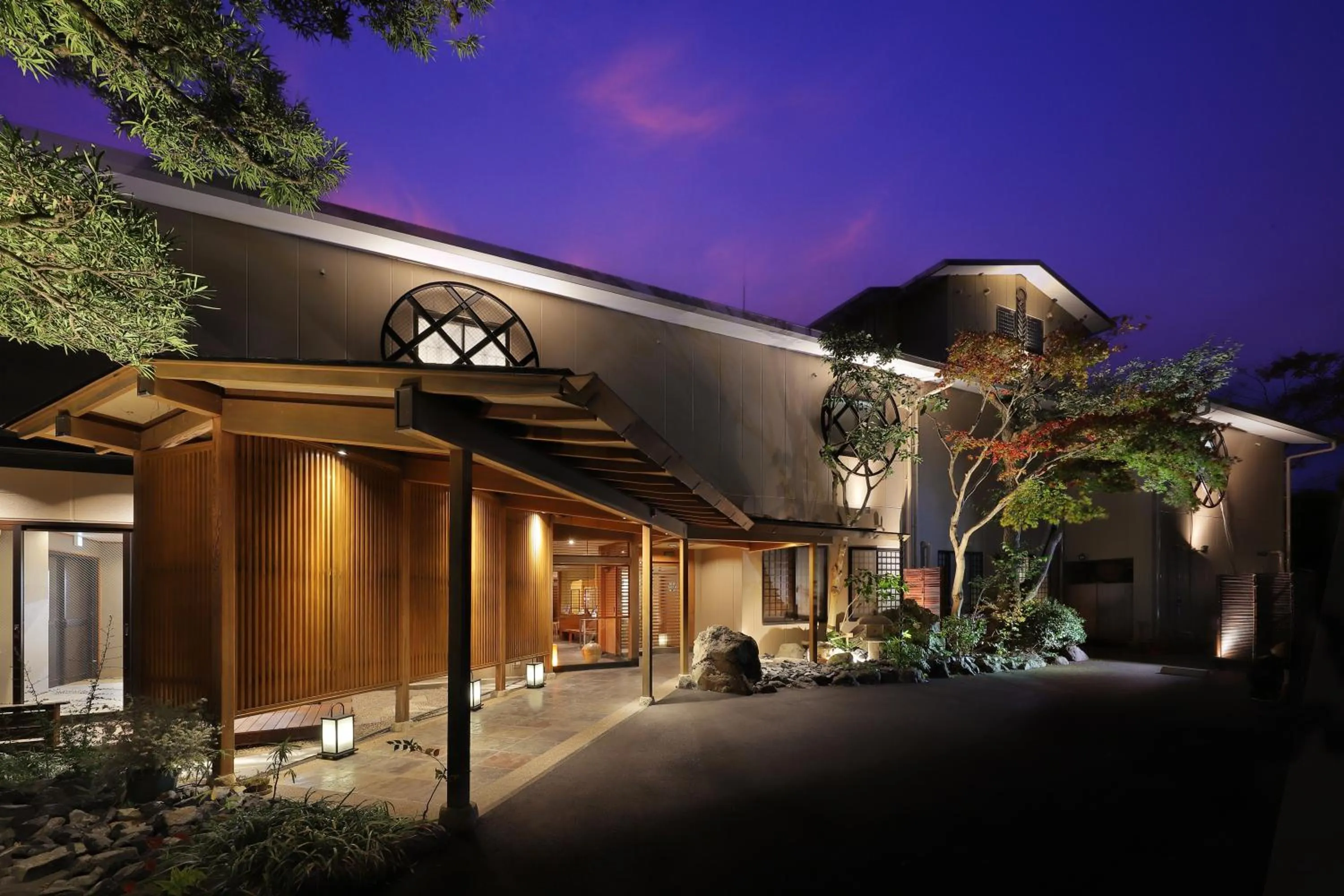 Property building in Marukyu Ryokan