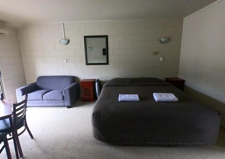 Living room, Bed in Ruapehu Mountain Motel & Lodge