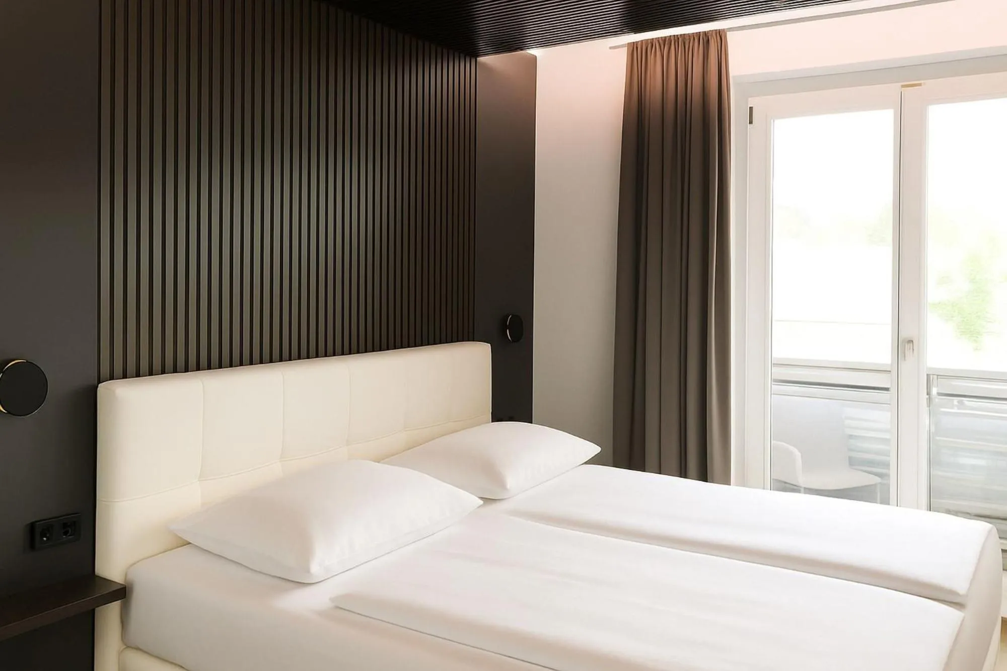 Bed in Hotel Velden - 24 Checkin Zimmer im Zentrum