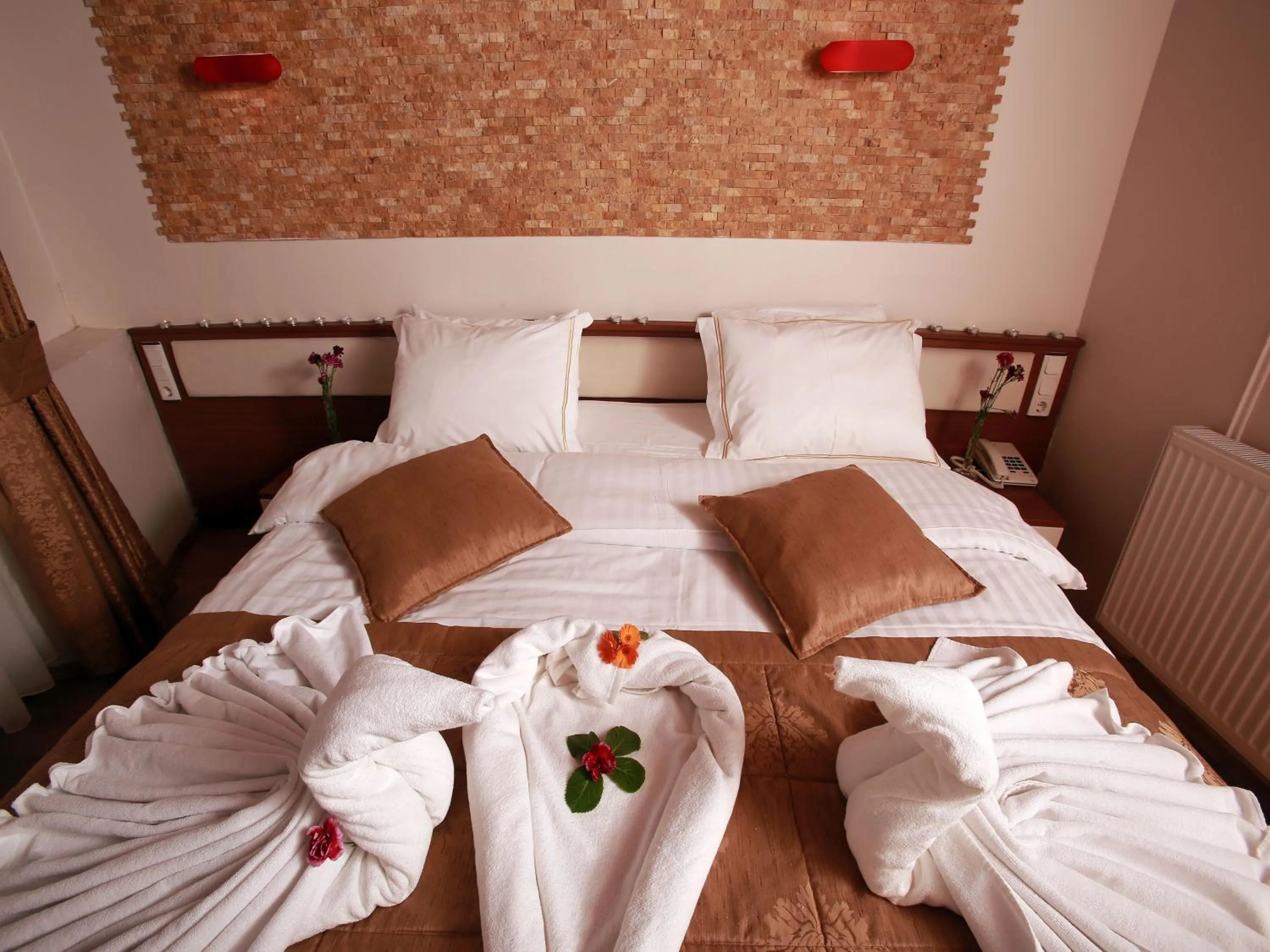 Photo of the whole room, Bed in Arife Sultan Hotel