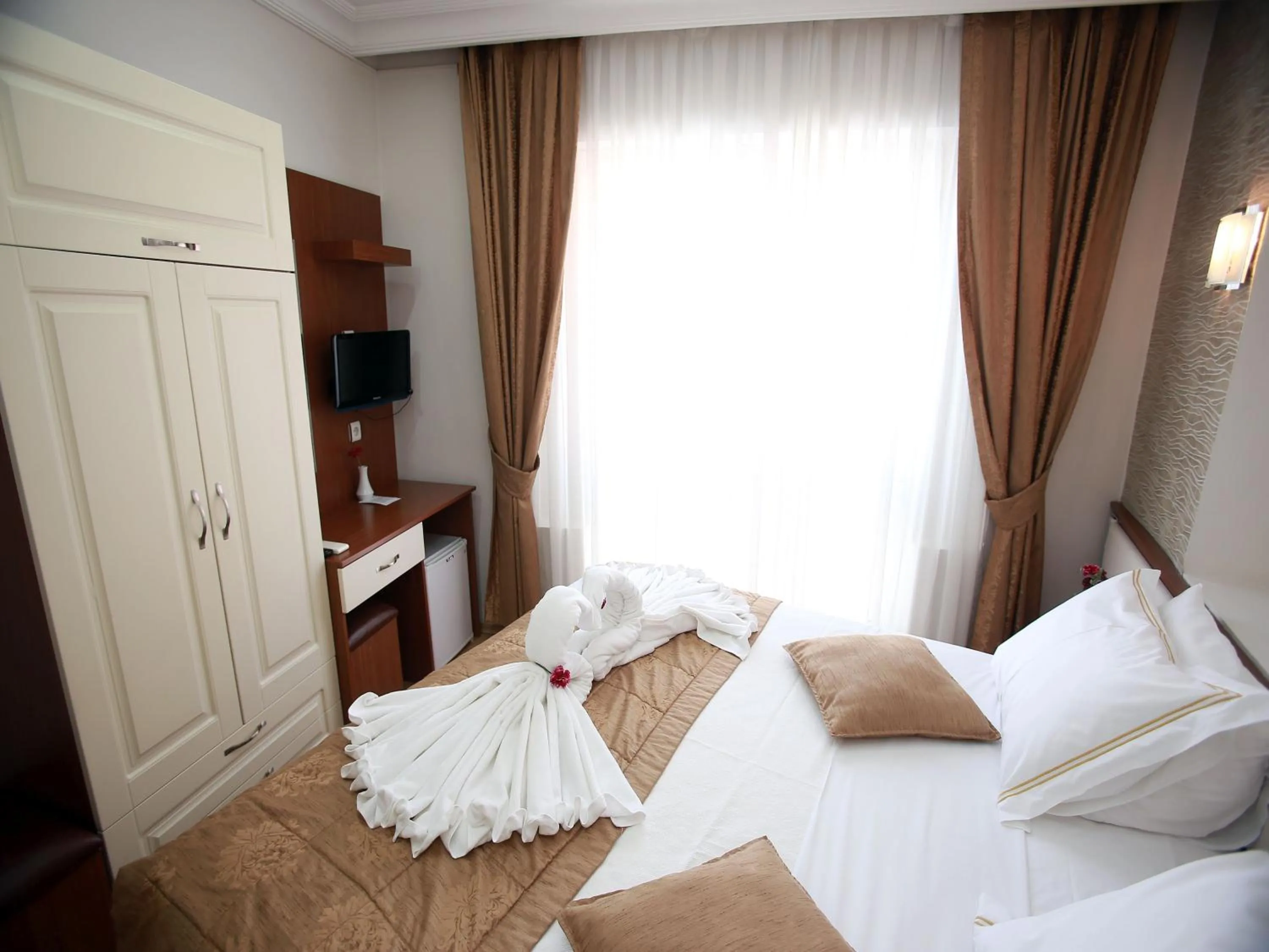 Photo of the whole room, Bed in Arife Sultan Hotel