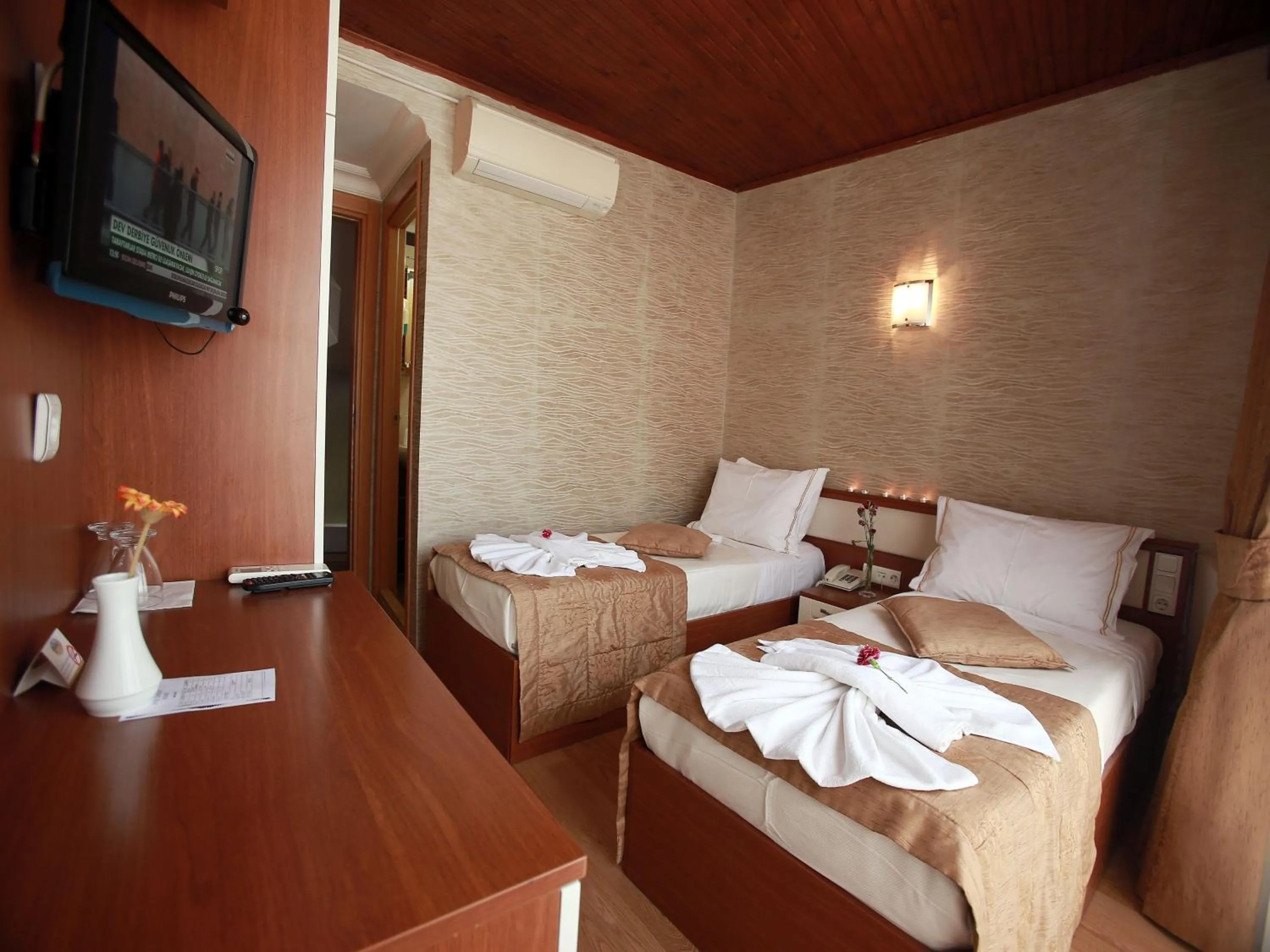 Photo of the whole room, Bed in Arife Sultan Hotel