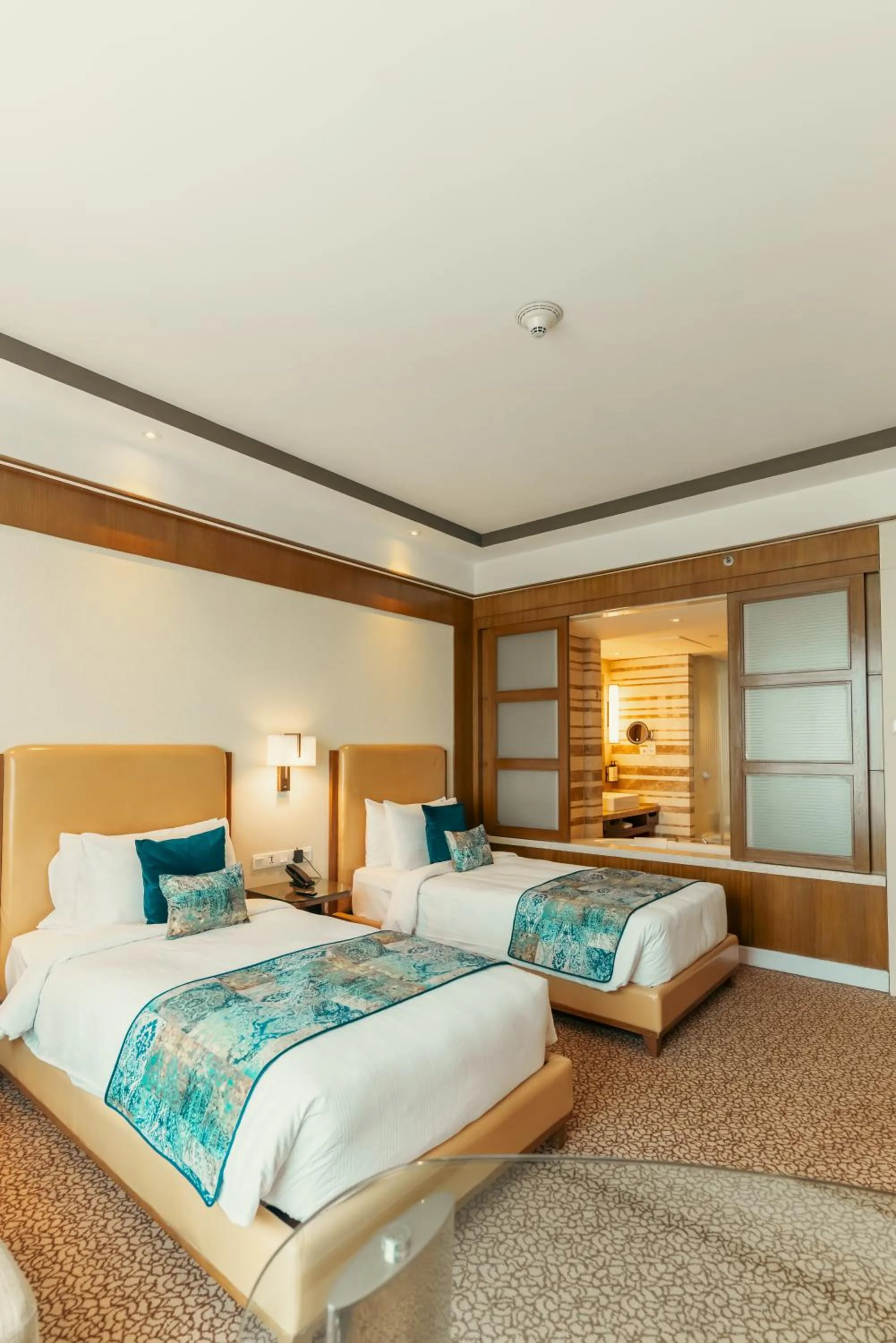 Bed in Crowne Plaza New Delhi Okhla by IHG