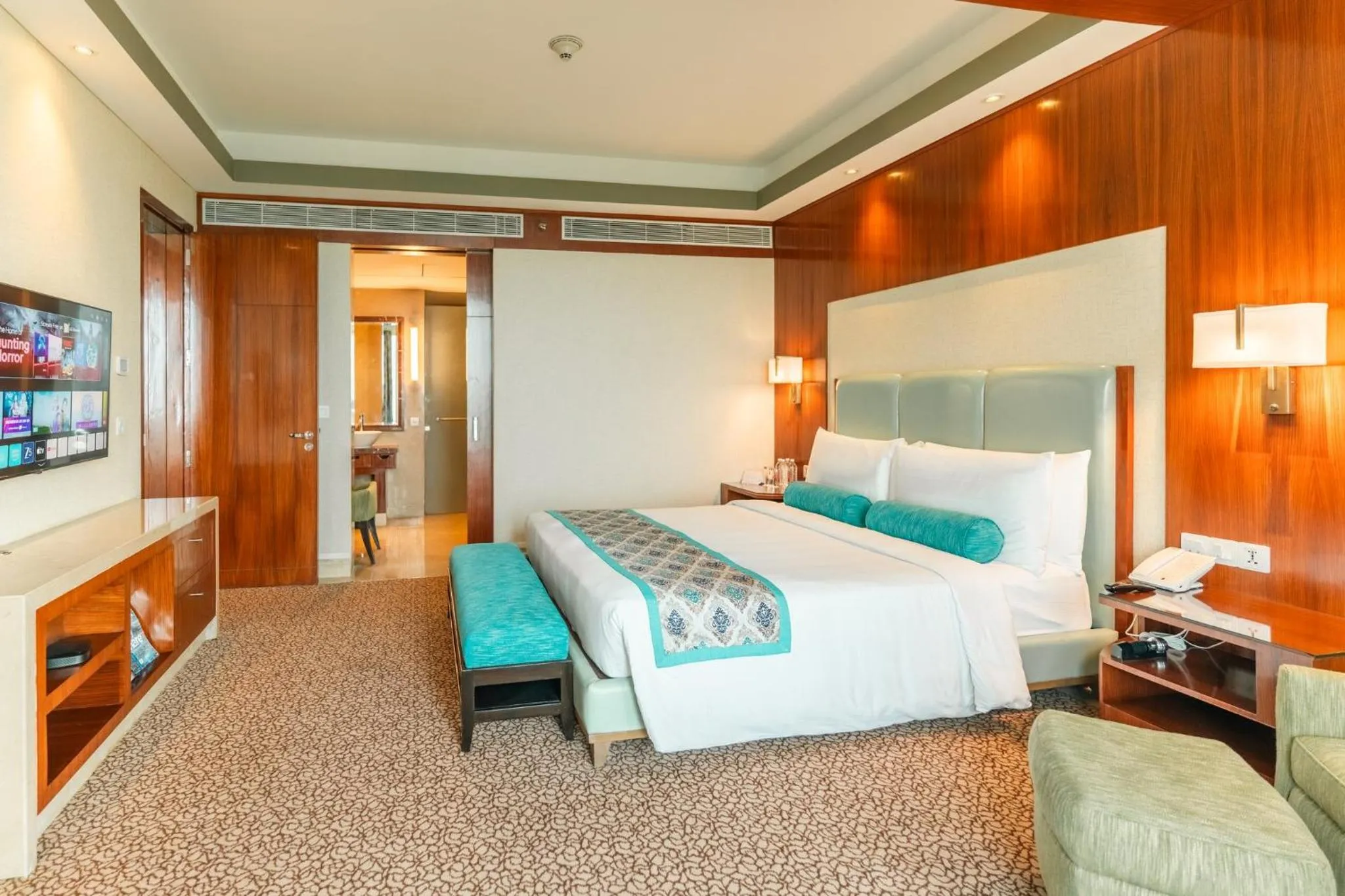 Photo of the whole room, Bed in Crowne Plaza New Delhi Okhla by IHG