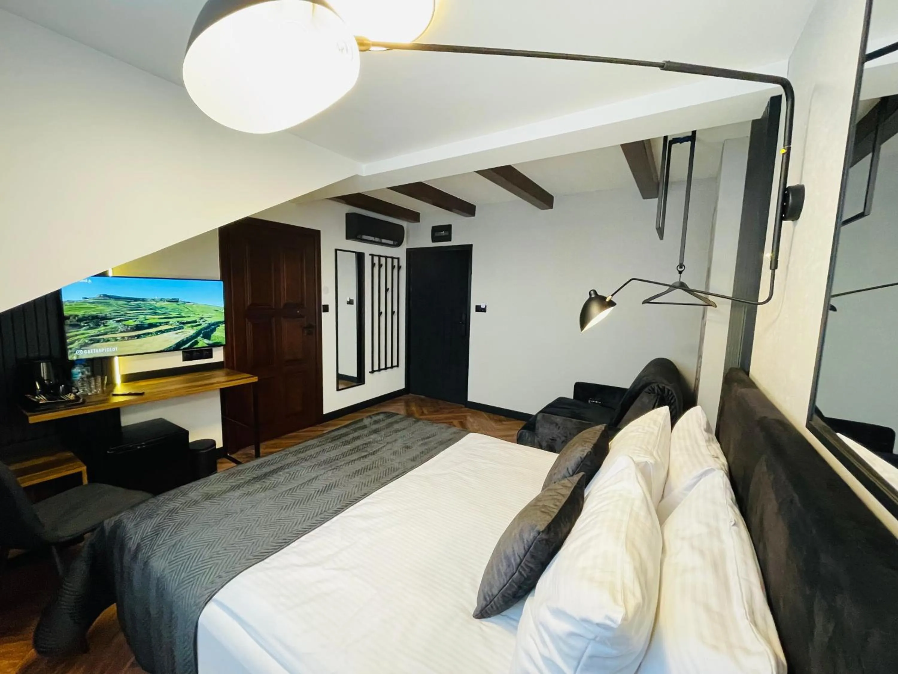 Photo of the whole room, Bed in Hotel Millennium