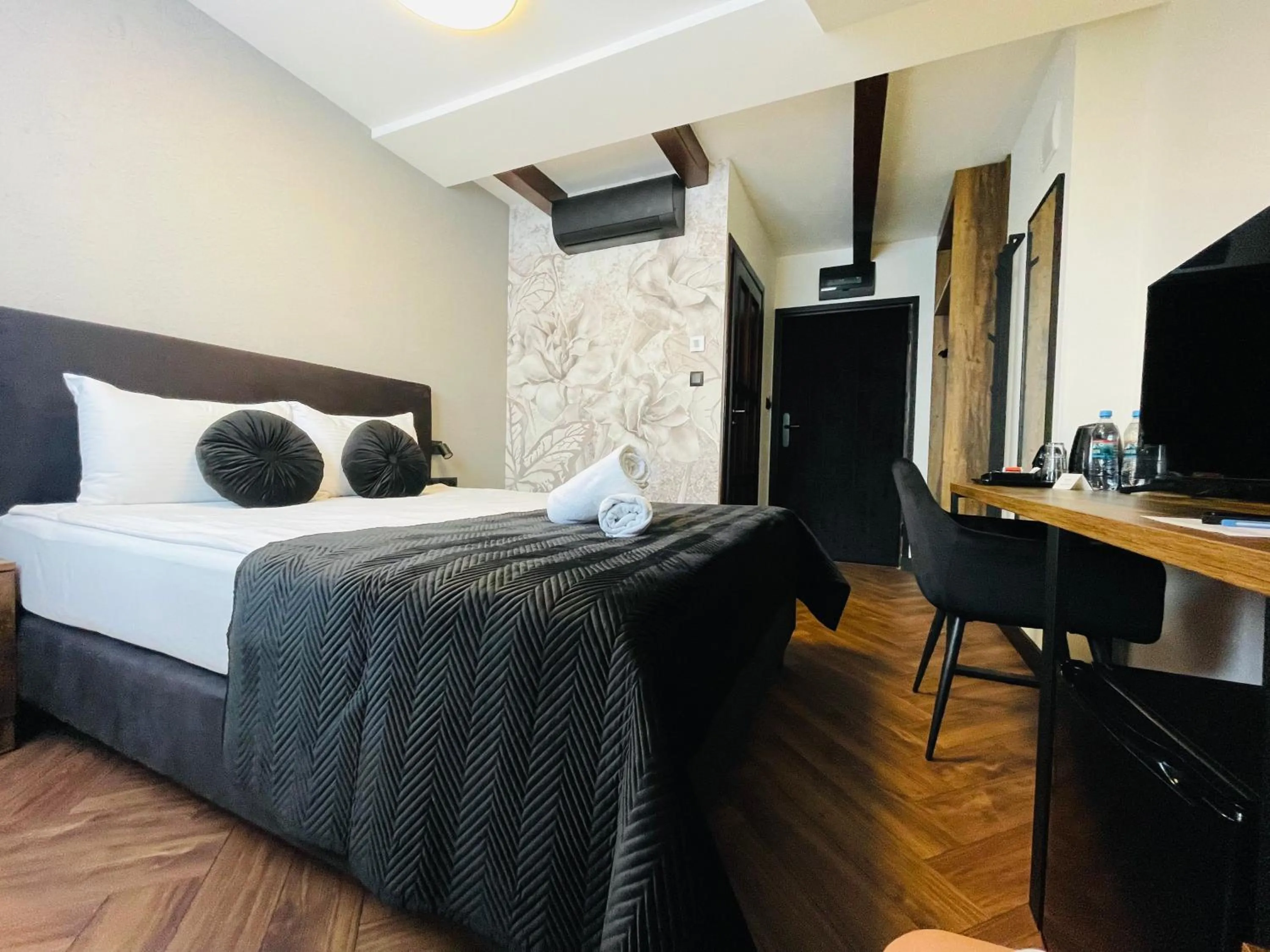 Bed in Hotel Millennium