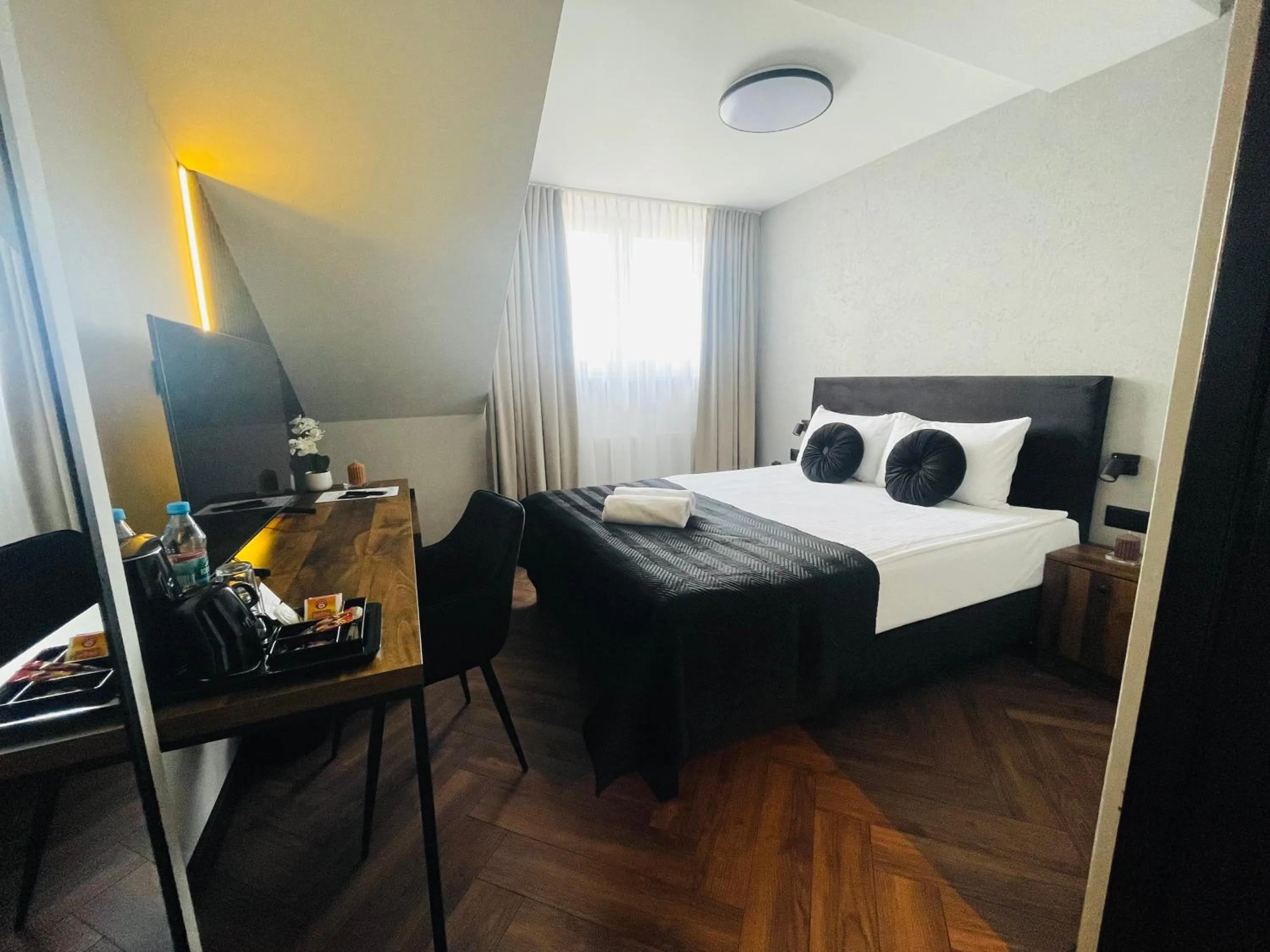 Bed in Hotel Millennium