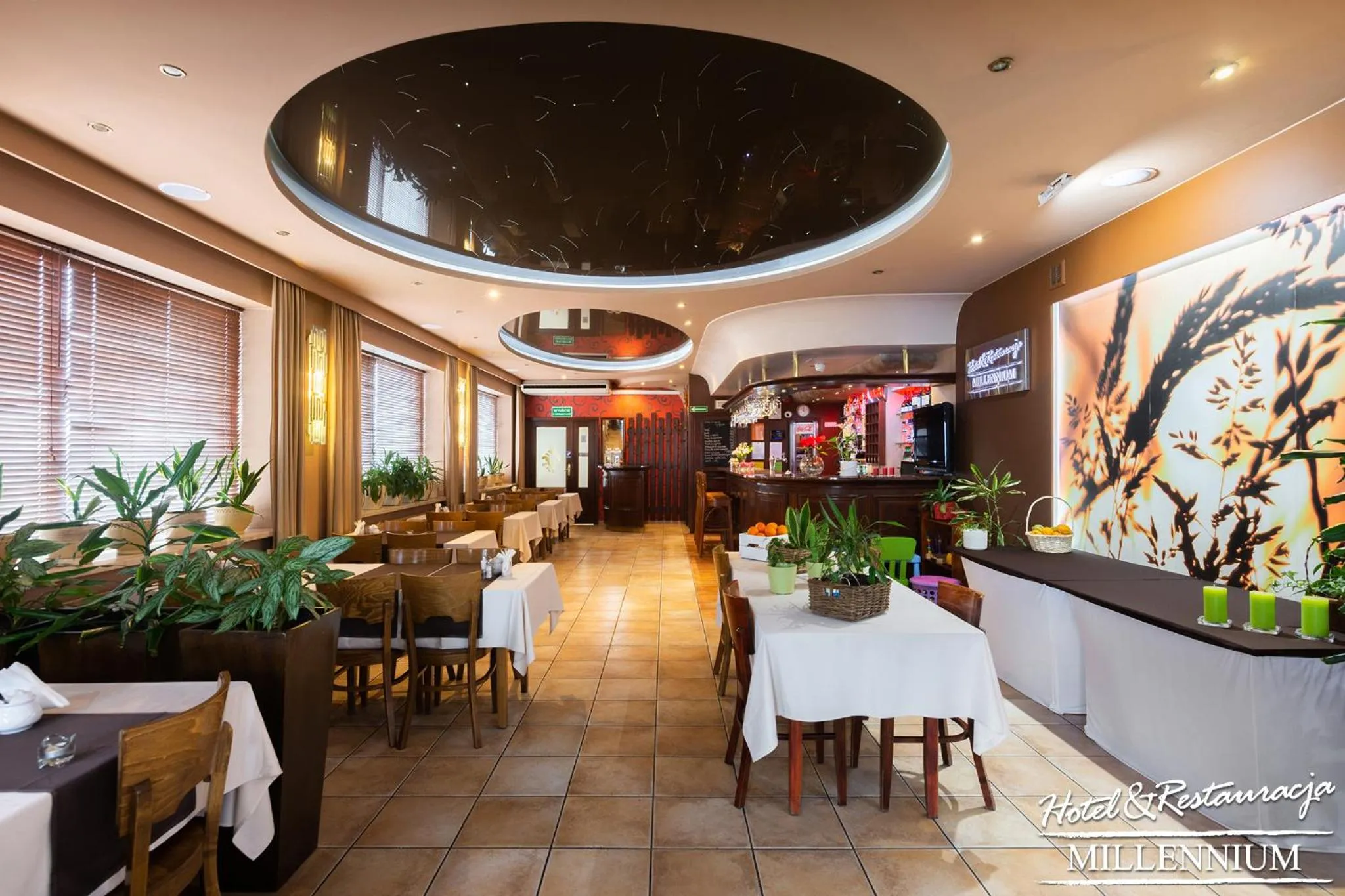 Restaurant/places to eat in Hotel Millennium