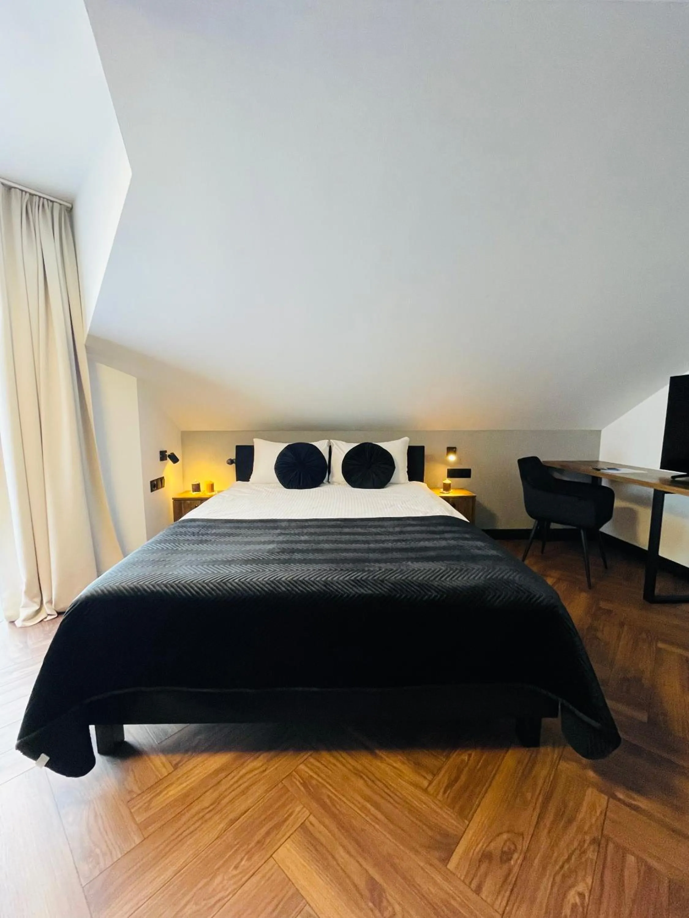 Bed in Hotel Millennium