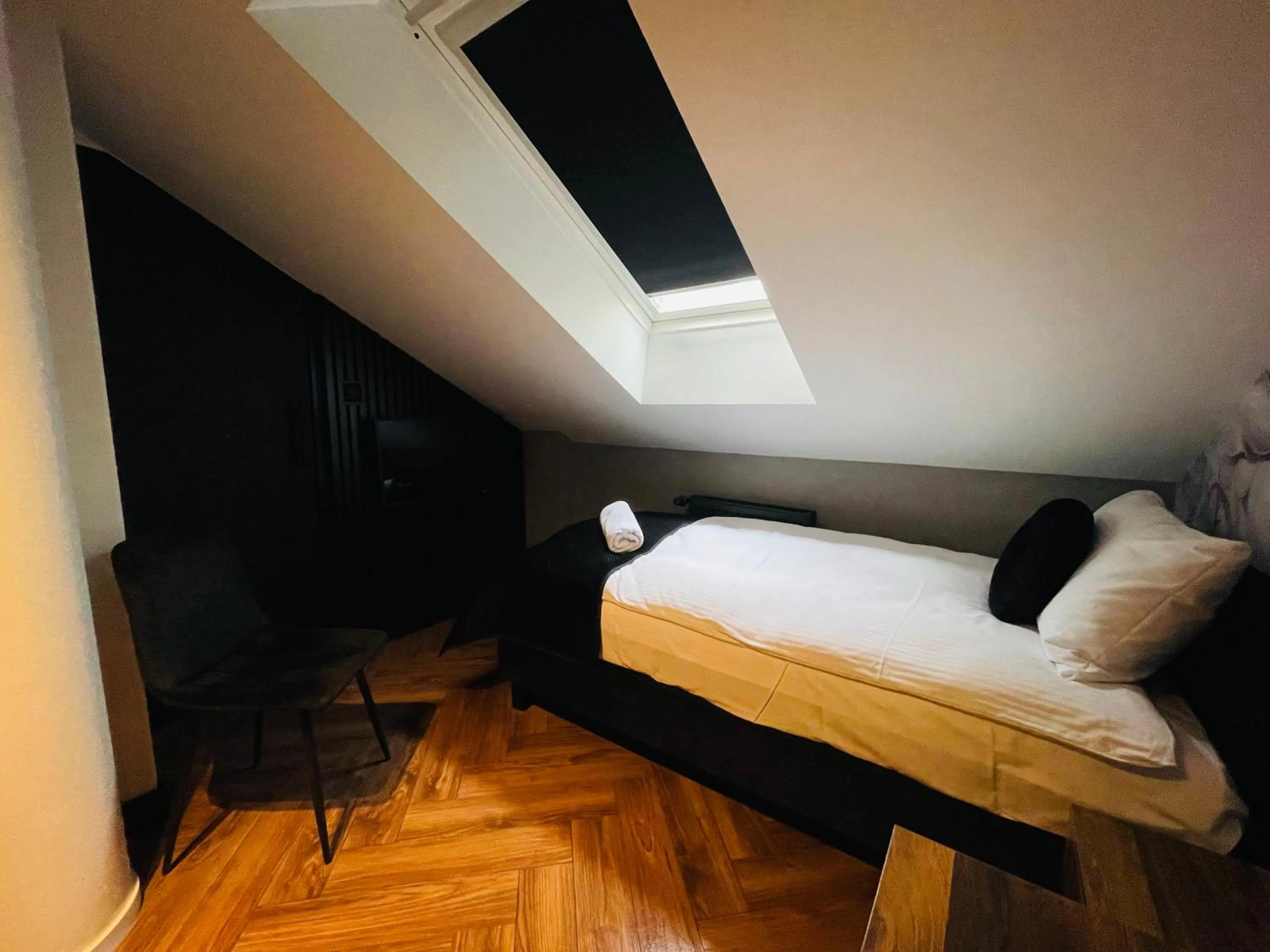 Bed in Hotel Millennium