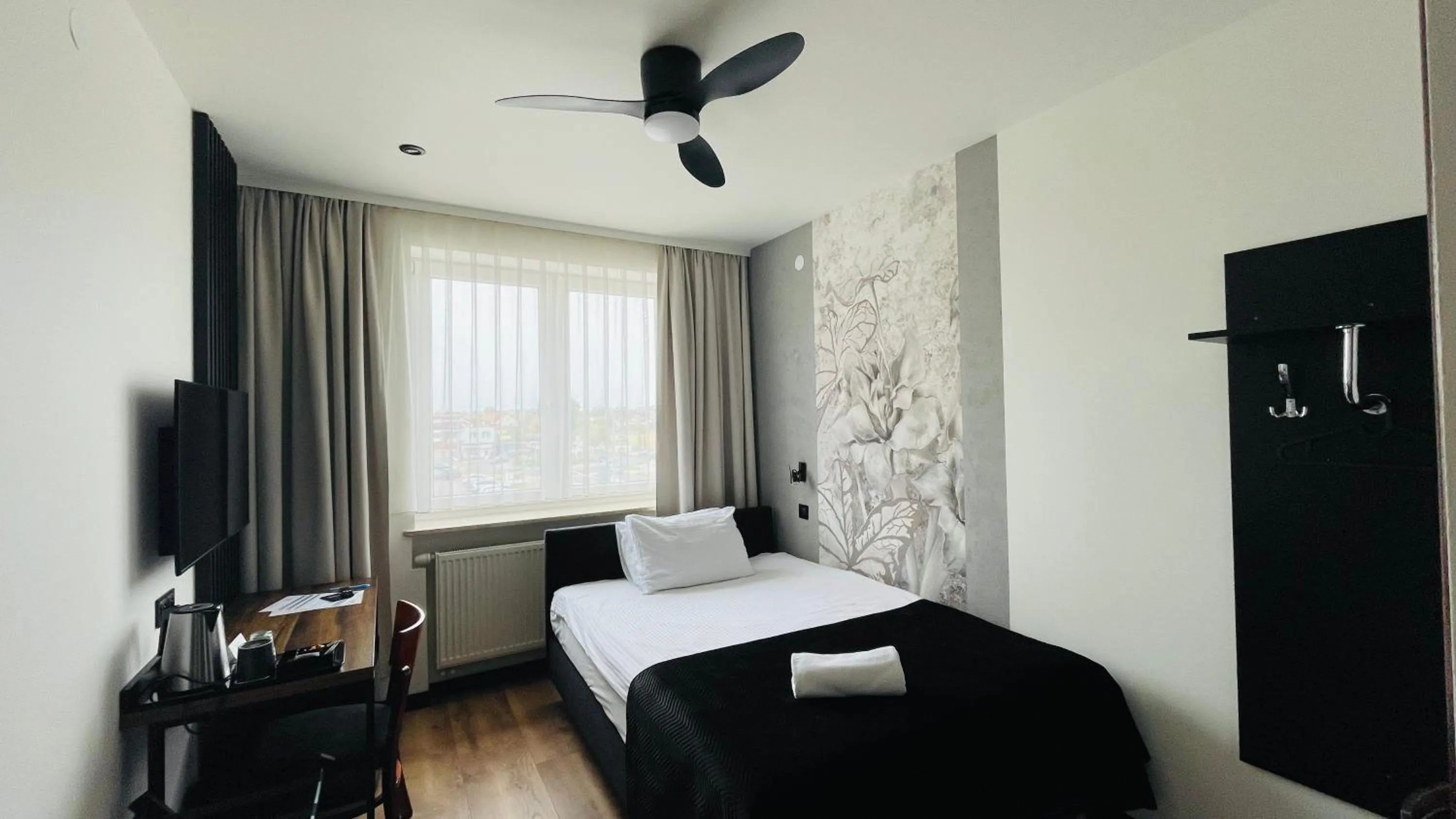 Bed in Hotel Millennium