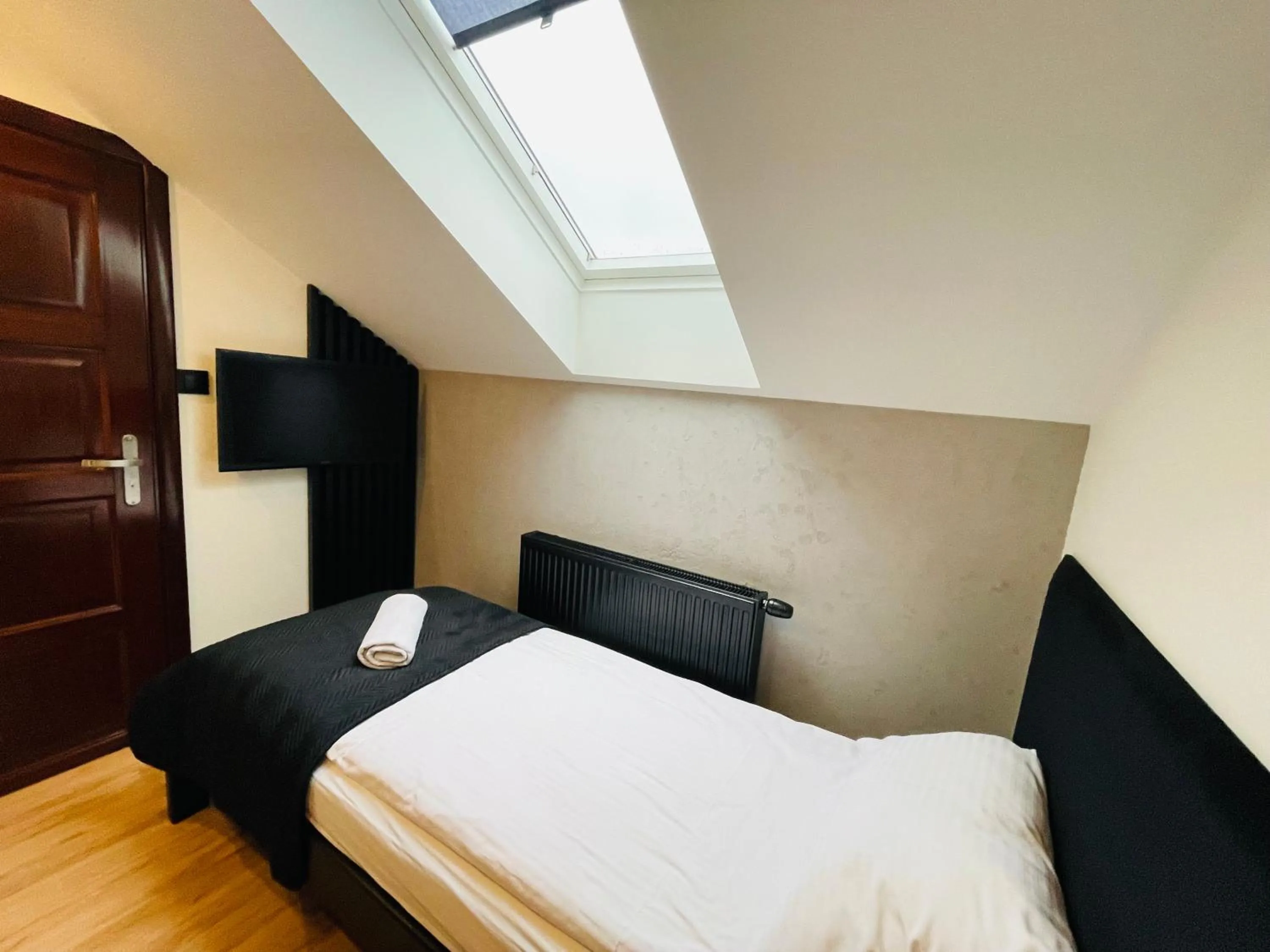 Bed in Hotel Millennium