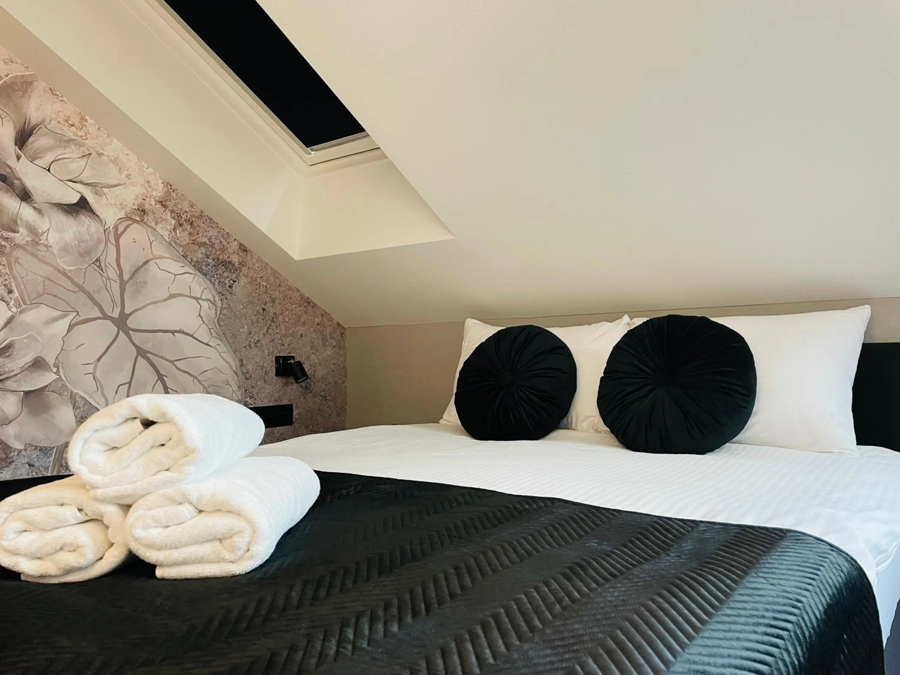 Bed in Hotel Millennium