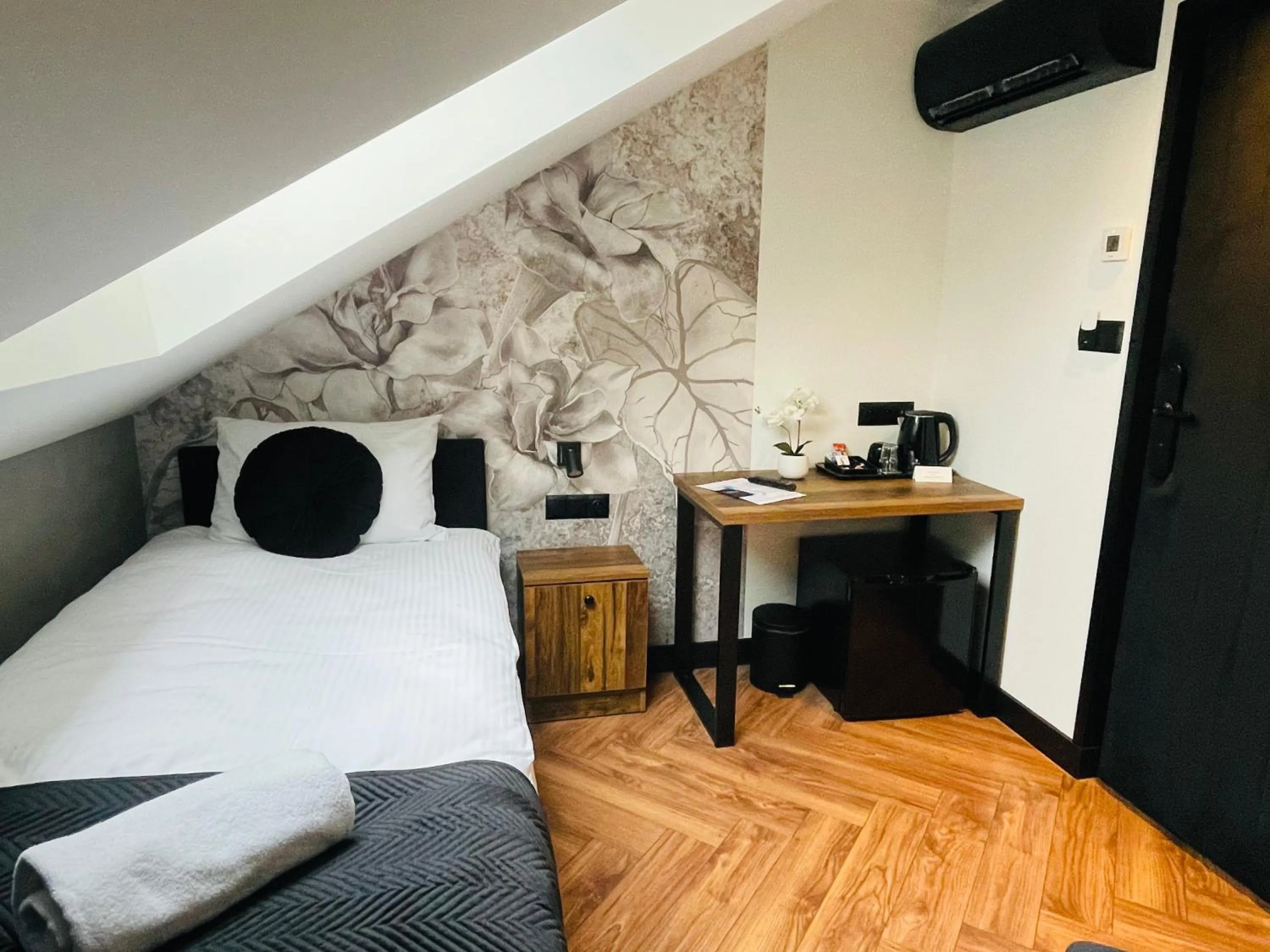 Bed in Hotel Millennium