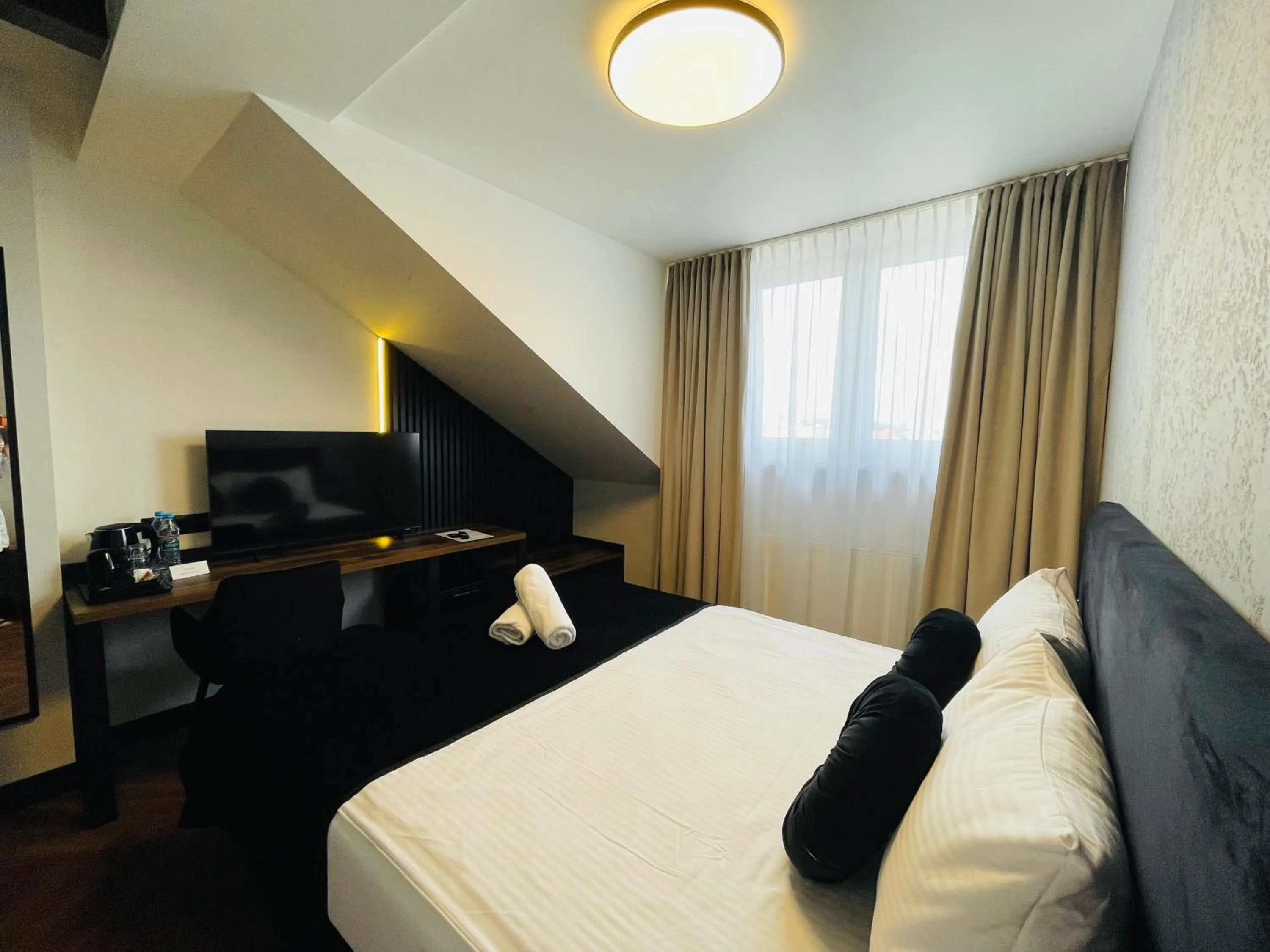 Bed in Hotel Millennium