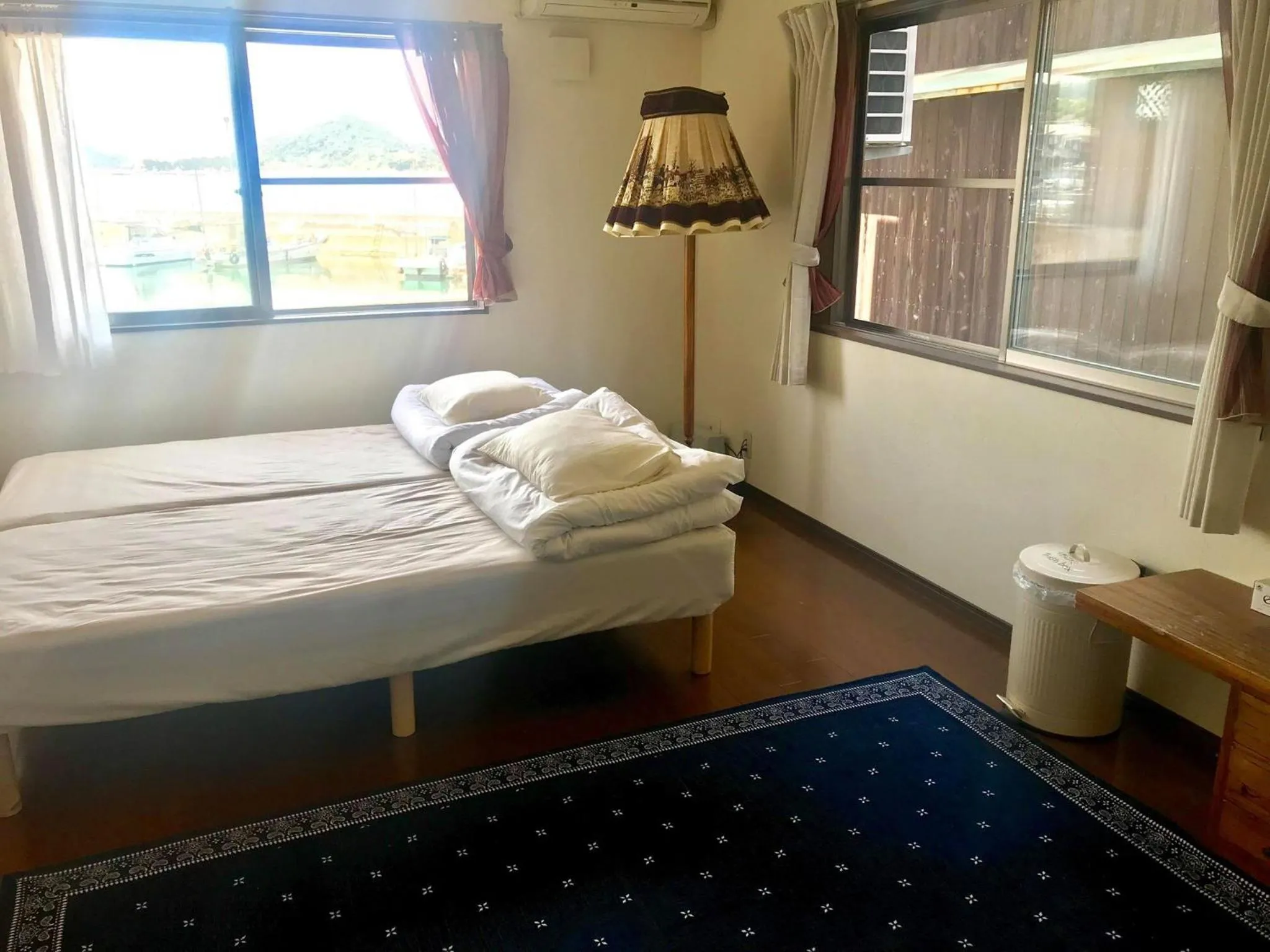 Photo of the whole room, Bed in Naoshima Backpackers Guesthouse