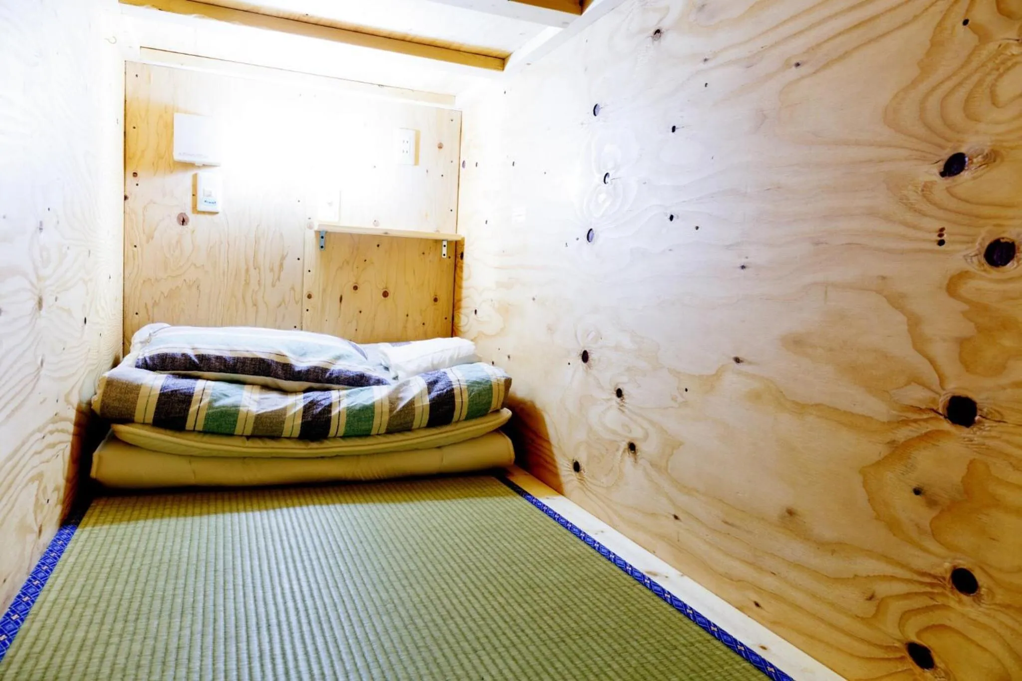 bunk bed, Bed in Naoshima Backpackers Guesthouse