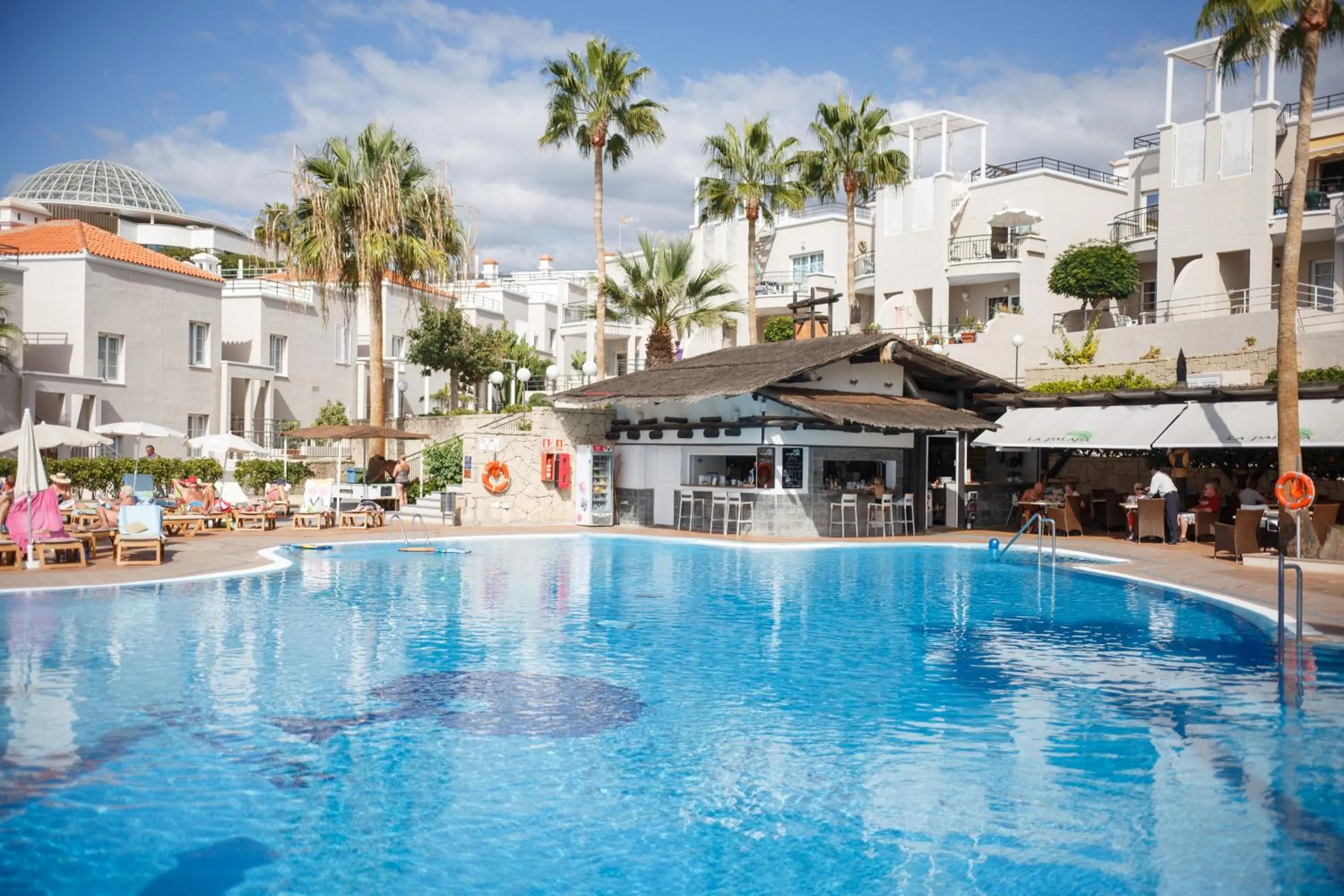 Swimming pool in Los Olivos Beach Resort