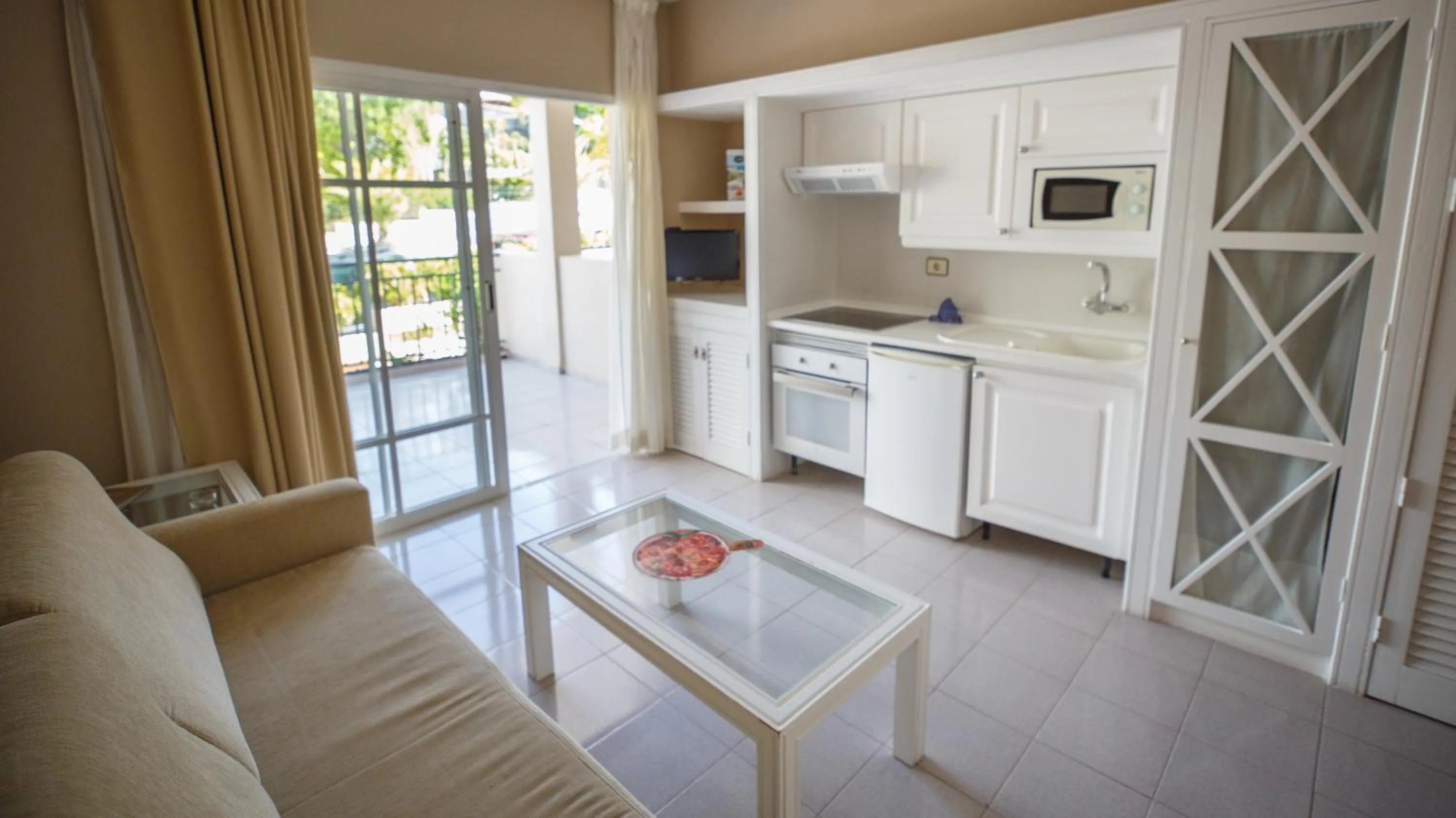 Kitchen or kitchenette in Los Olivos Beach Resort