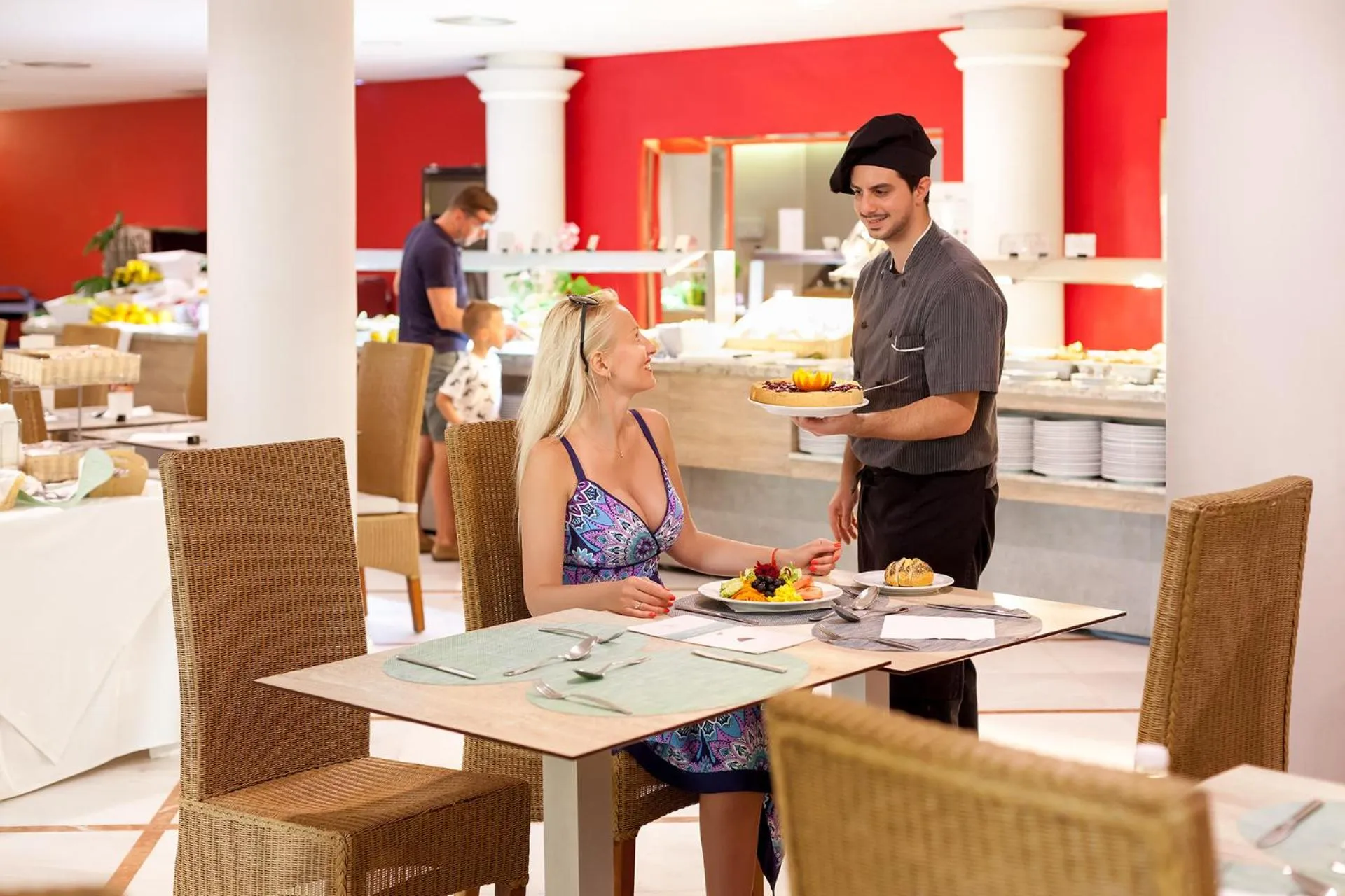 Restaurant/places to eat in Los Olivos Beach Resort