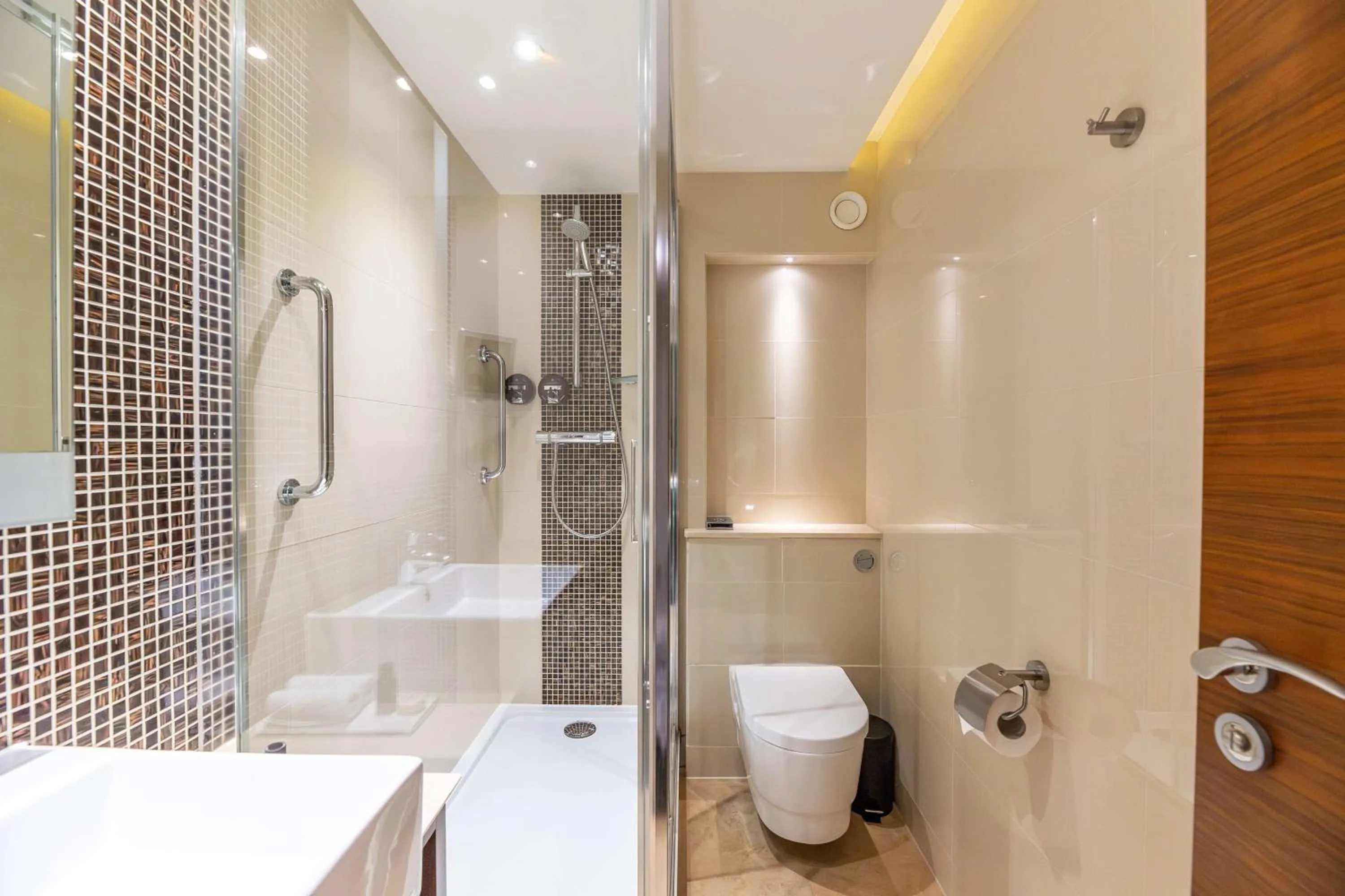 Bathroom in 100 Queen's Gate Hotel London Kensington, Curio Collection by Hilton