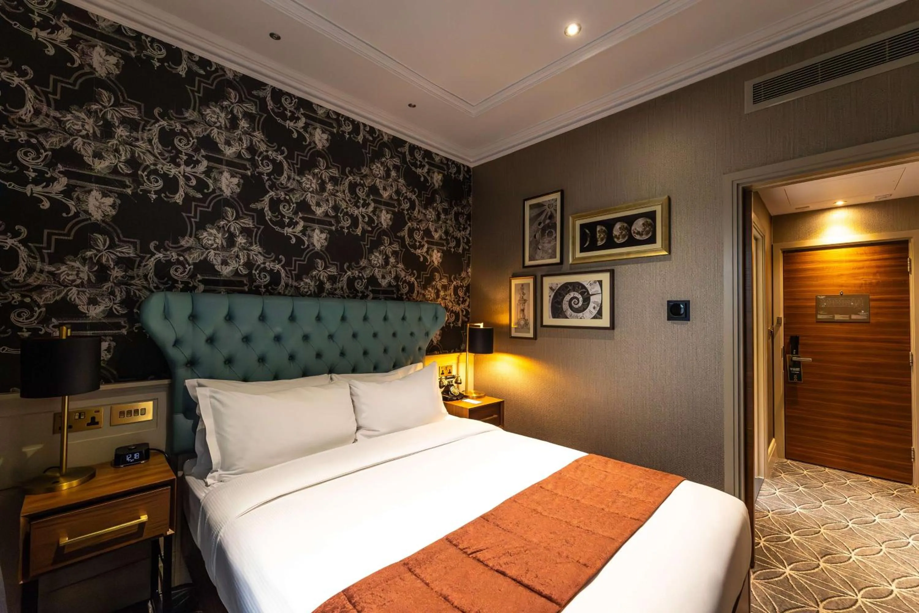 Bed in 100 Queen's Gate Hotel London Kensington, Curio Collection by Hilton