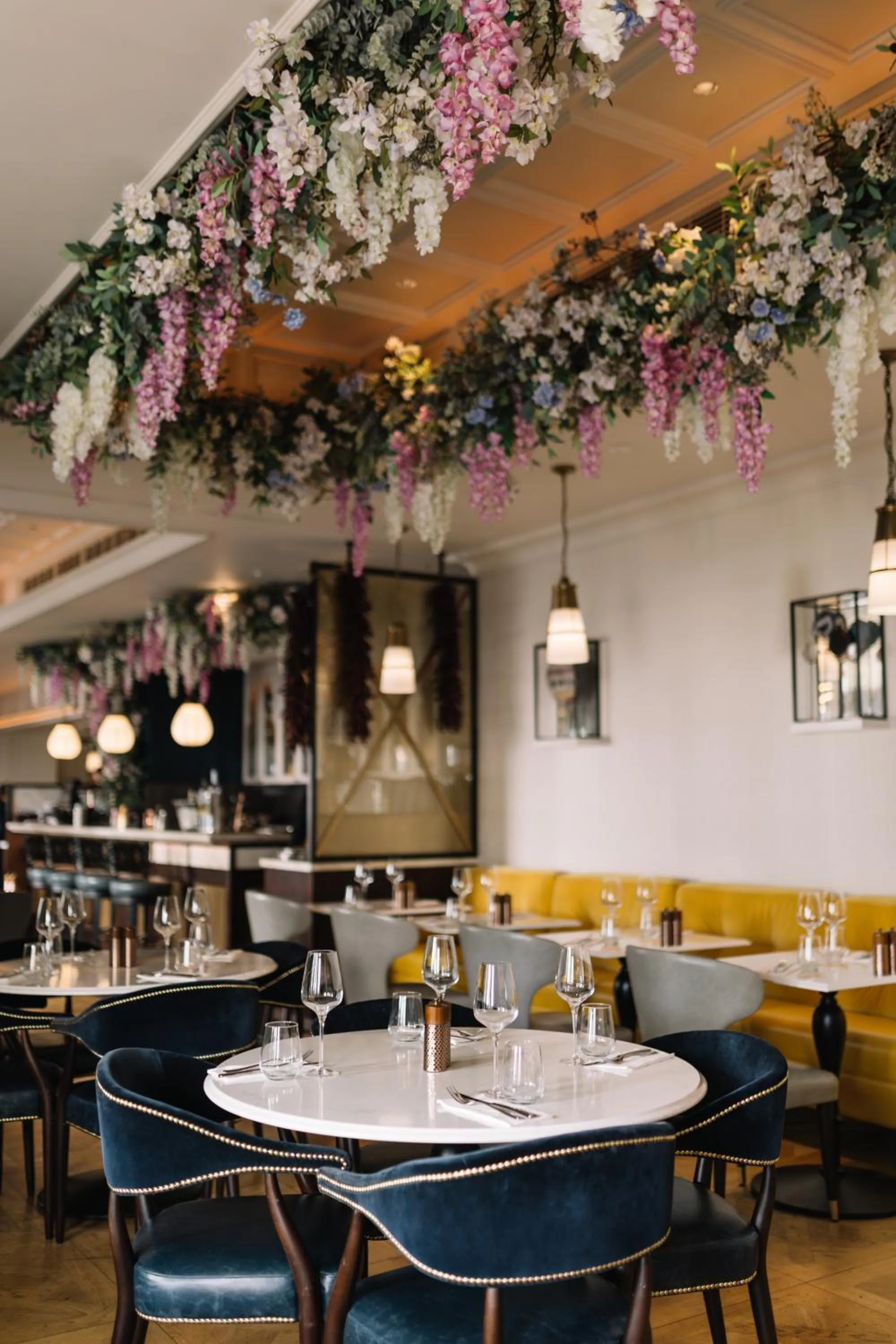 Restaurant/places to eat in 100 Queen's Gate Hotel London Kensington, Curio Collection by Hilton