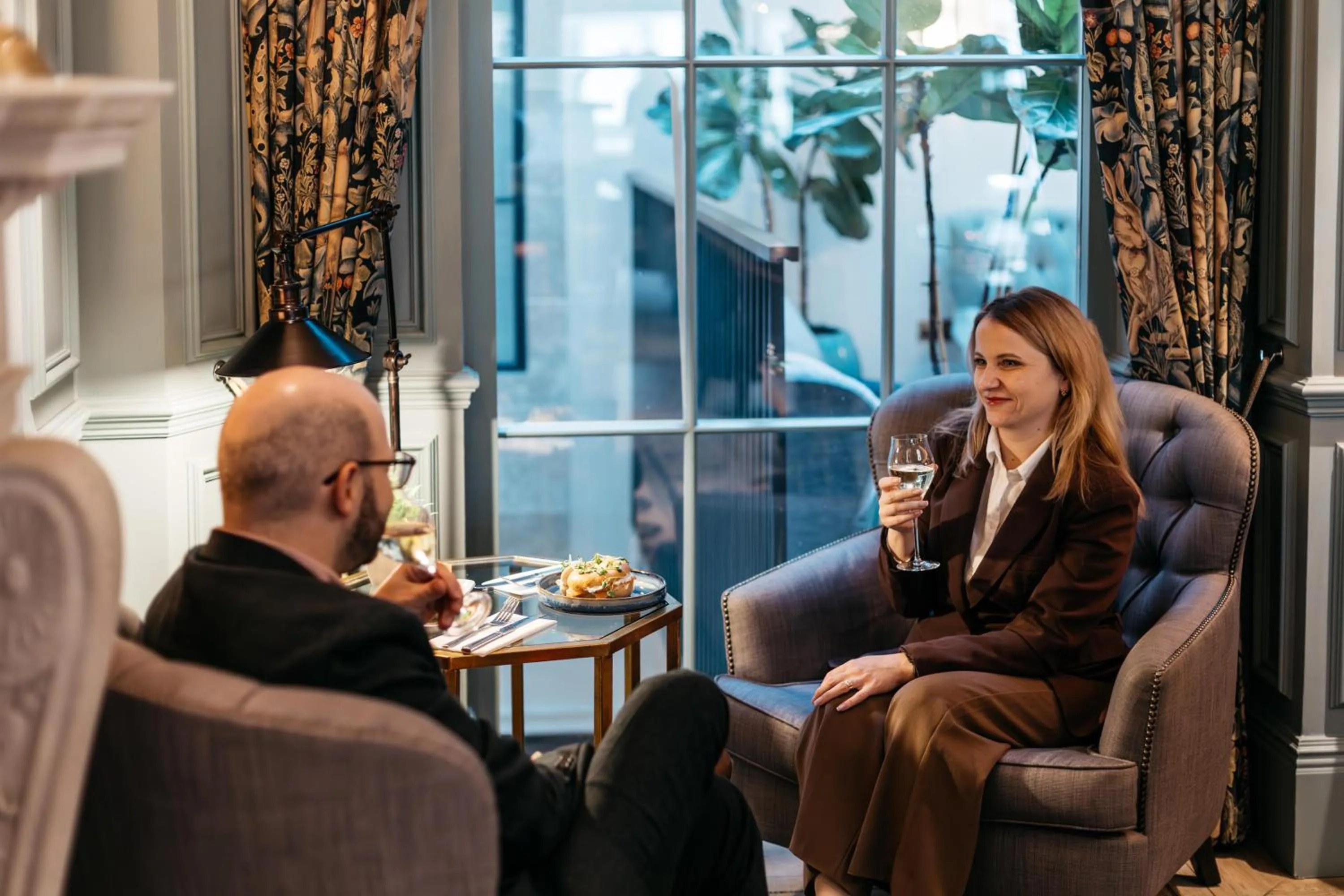 Restaurant/places to eat in 100 Queen's Gate Hotel London Kensington, Curio Collection by Hilton