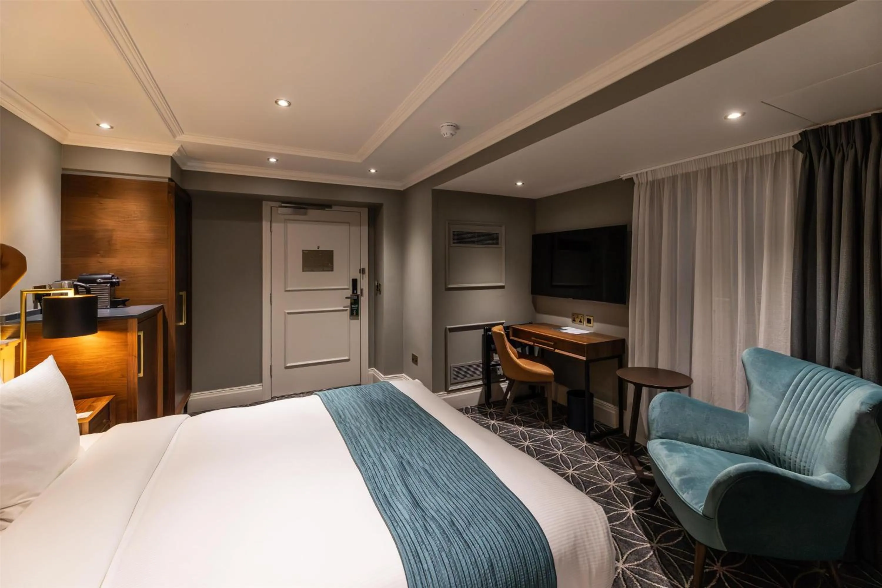 Bedroom, Bed in 100 Queen's Gate Hotel London Kensington, Curio Collection by Hilton