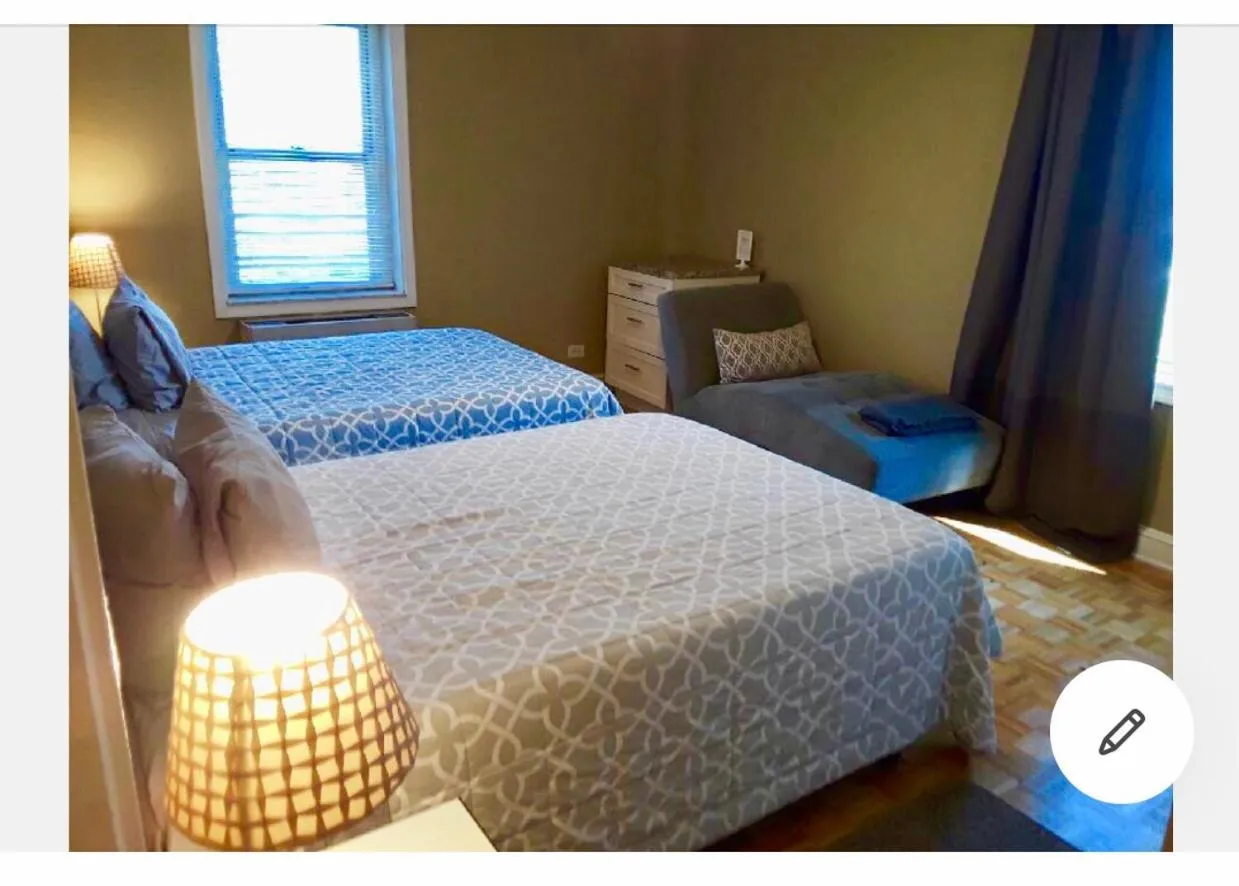 Bed in Laugh, Eat, Sleep Downtown Wine Down 9E