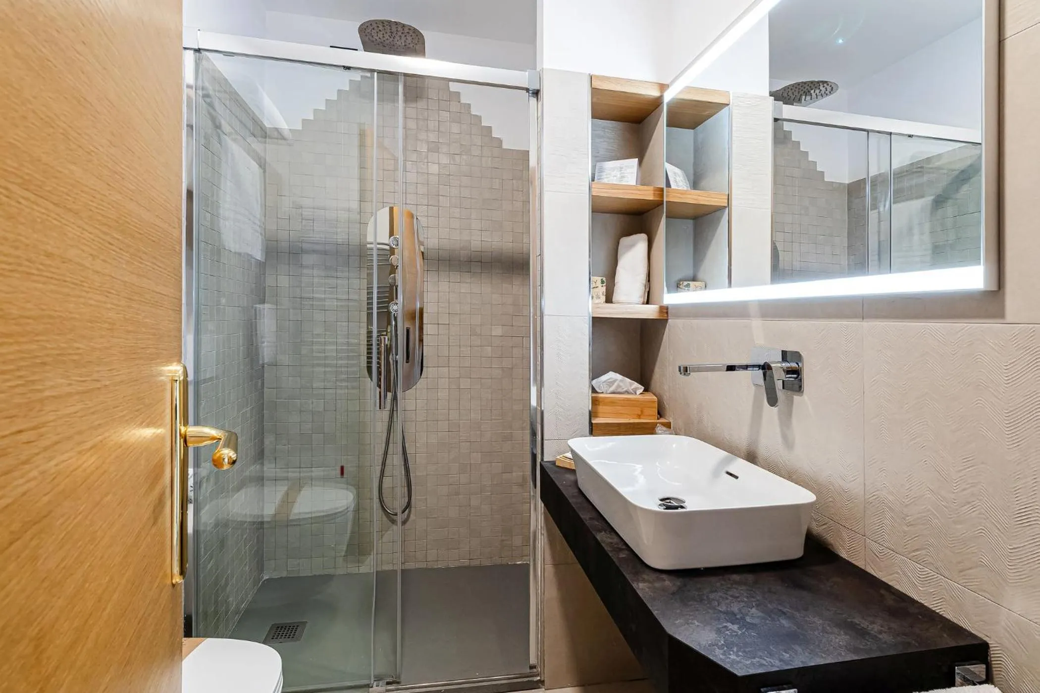 Shower in Grand Hotel Santa Maria