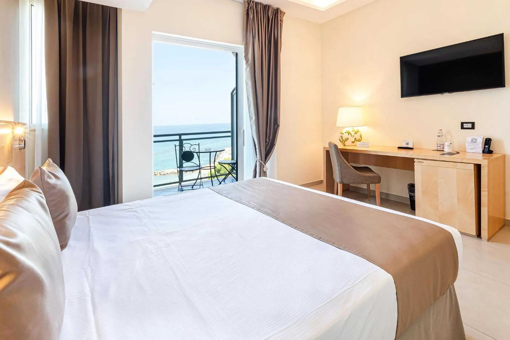 Natural landscape, Bed in Grand Hotel Santa Maria