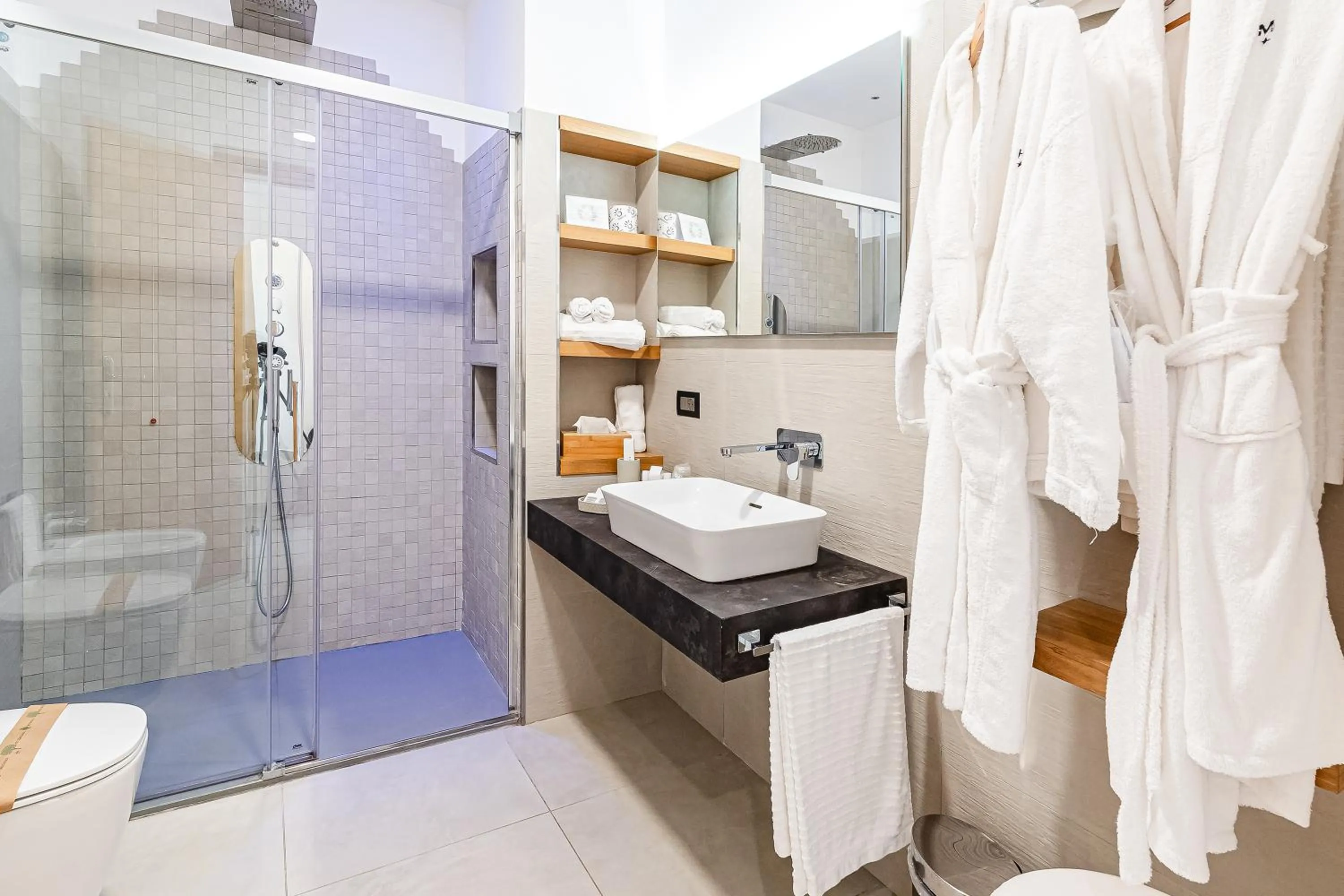 Shower in Grand Hotel Santa Maria