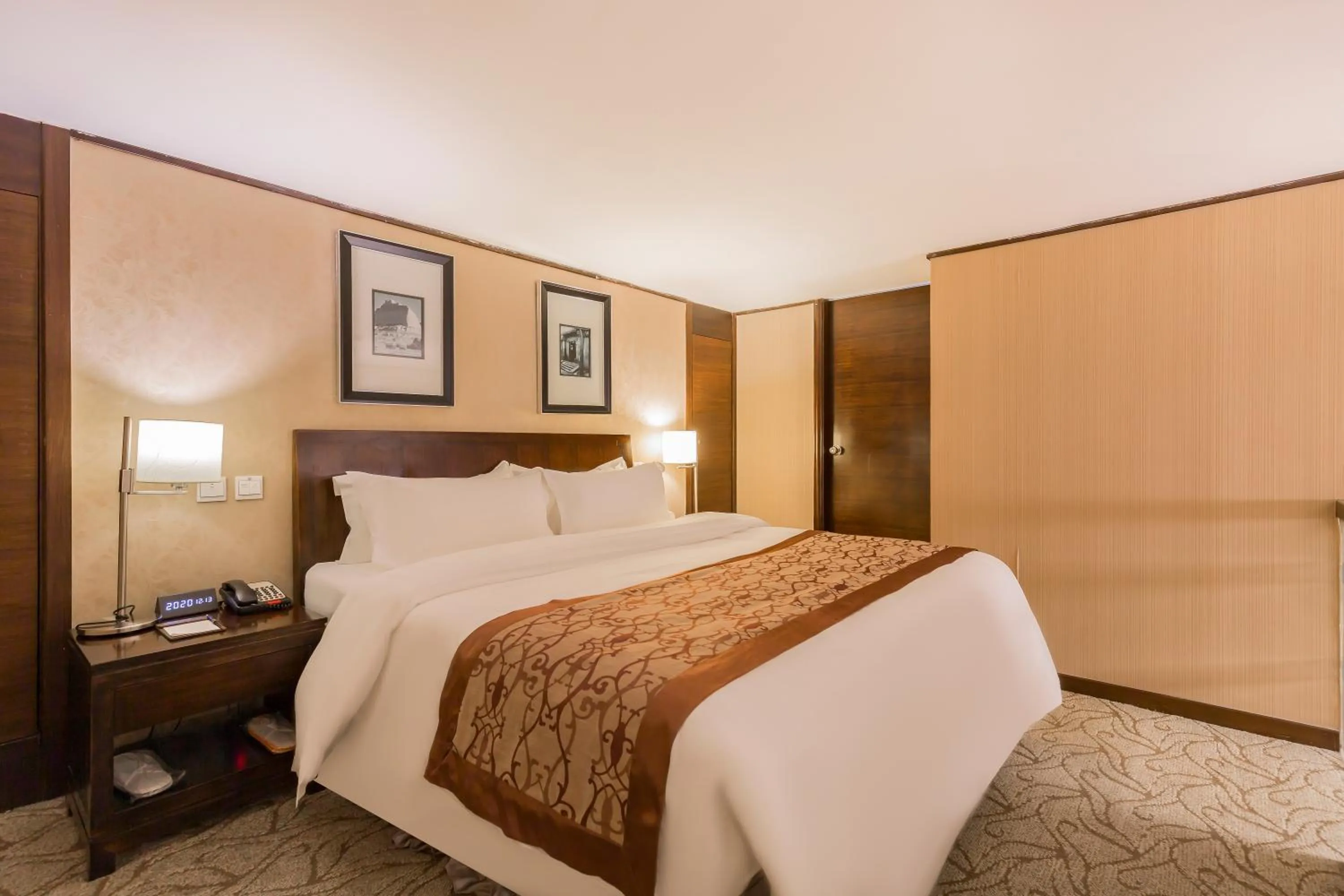 Bed in Beijing Jinlong Hotspring Hotel