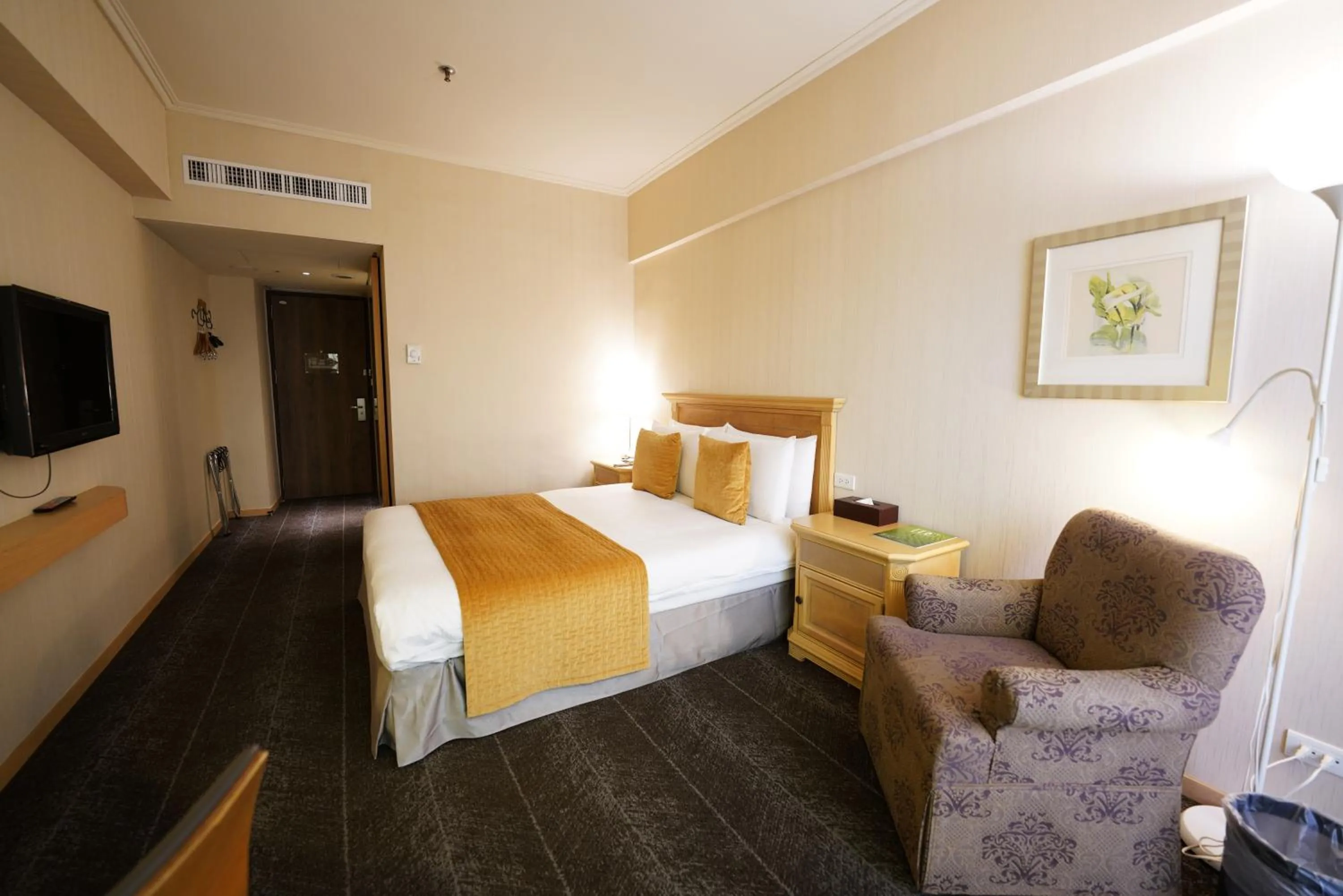 Photo of the whole room, Bed in Chiayi Maison de Chine Hotel