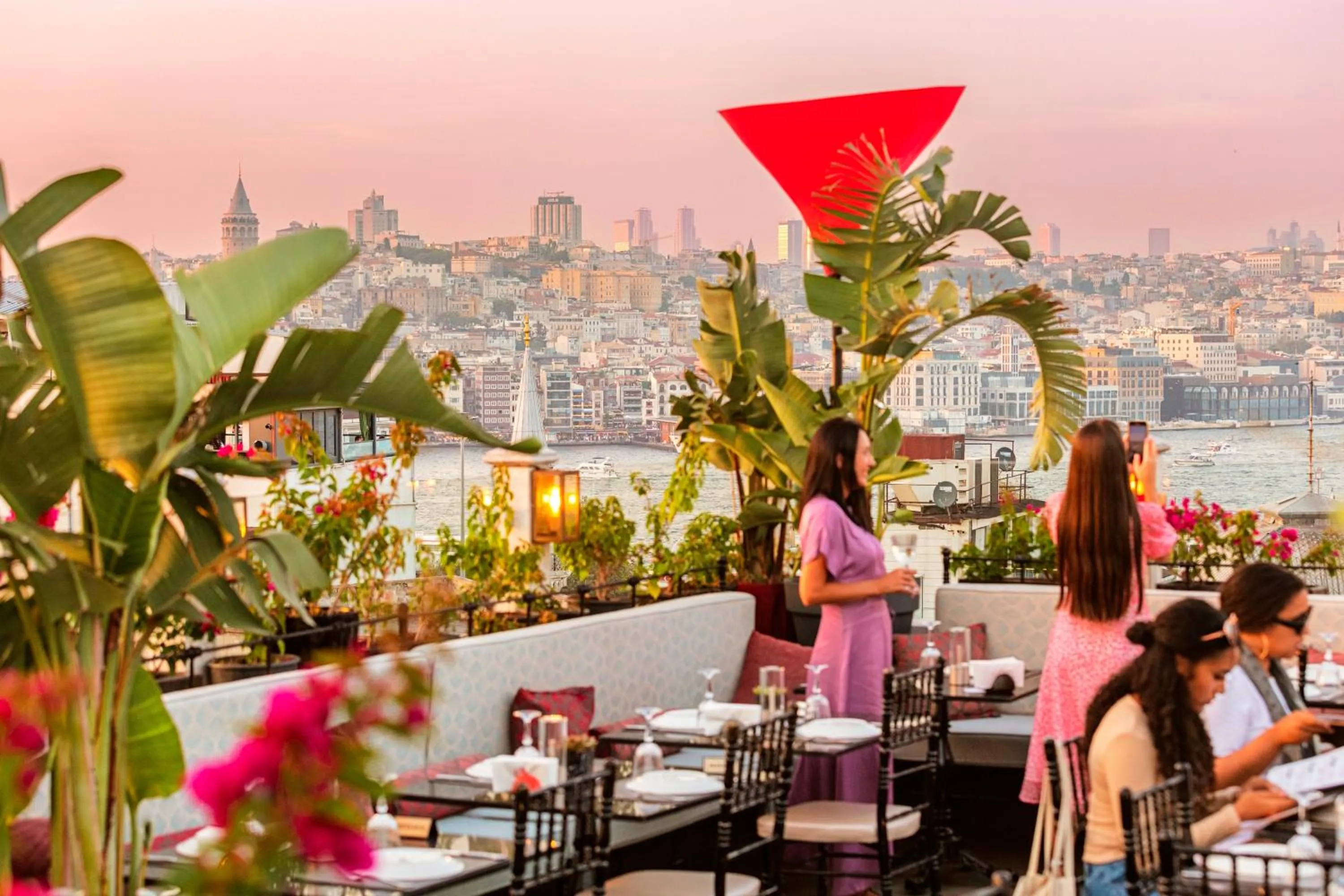 Restaurant/places to eat in Neorion Hotel - Special Class