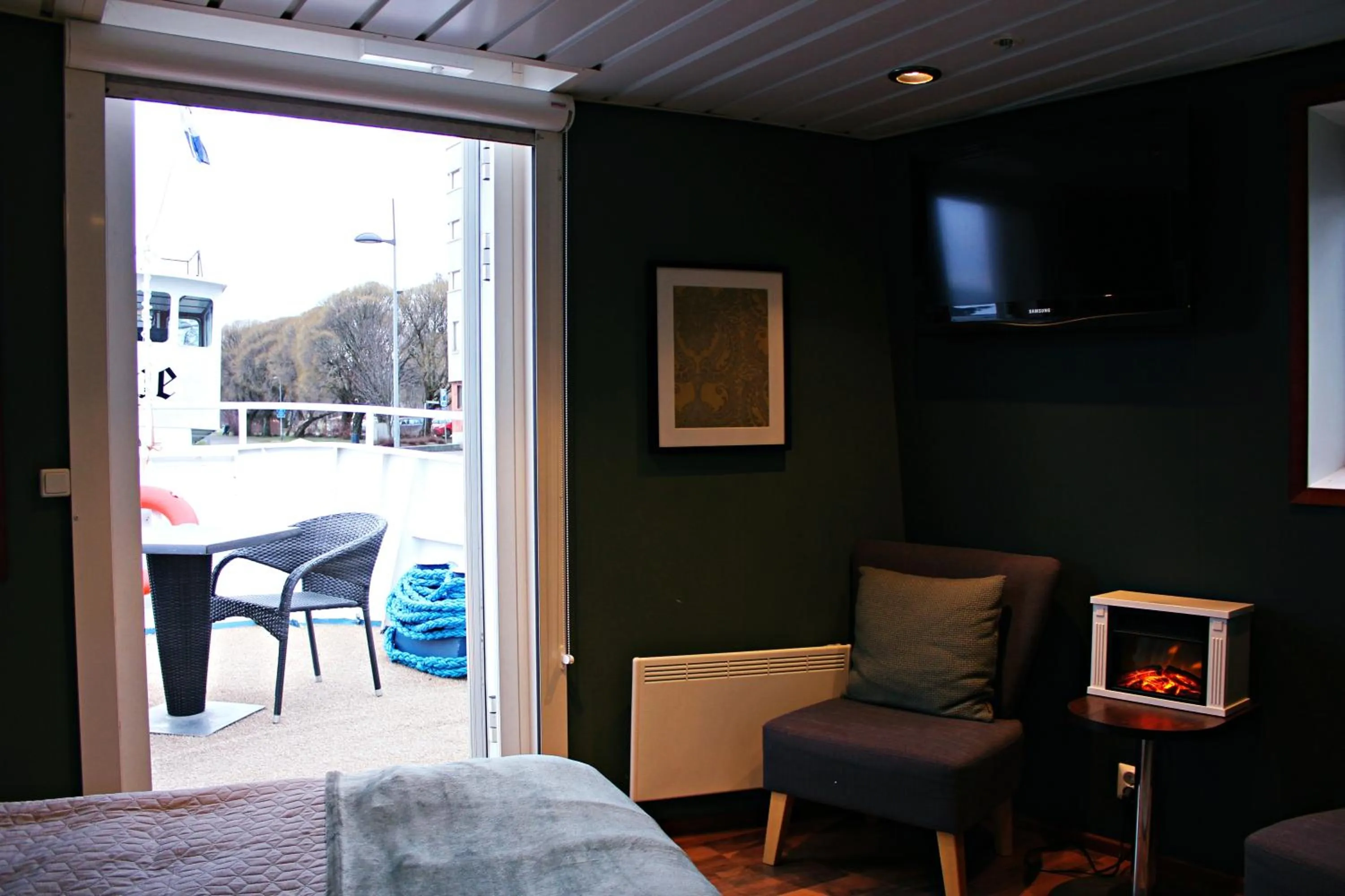 TV and multimedia in Hotellilaiva Wuoksi