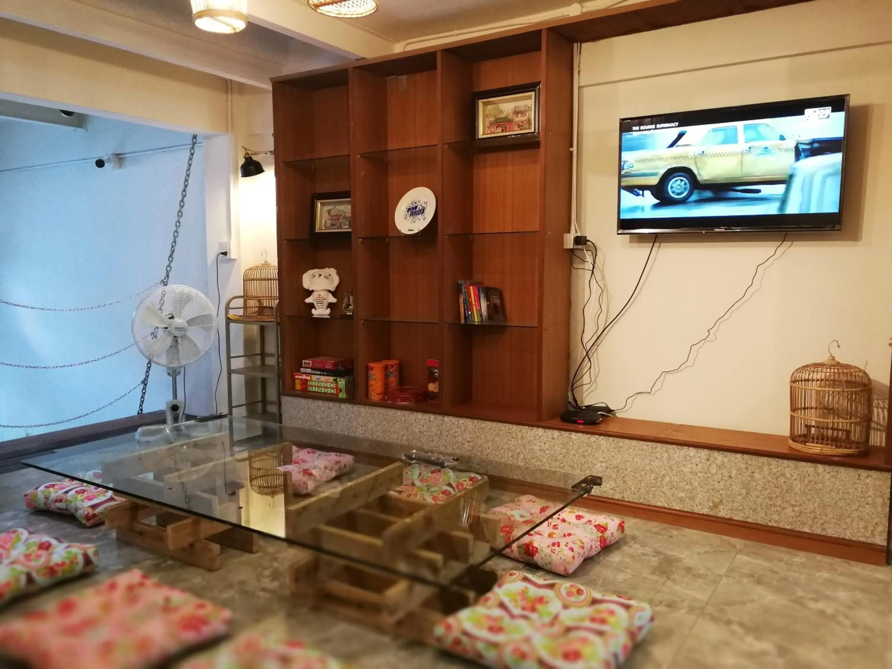 Restaurant/places to eat in Silla House