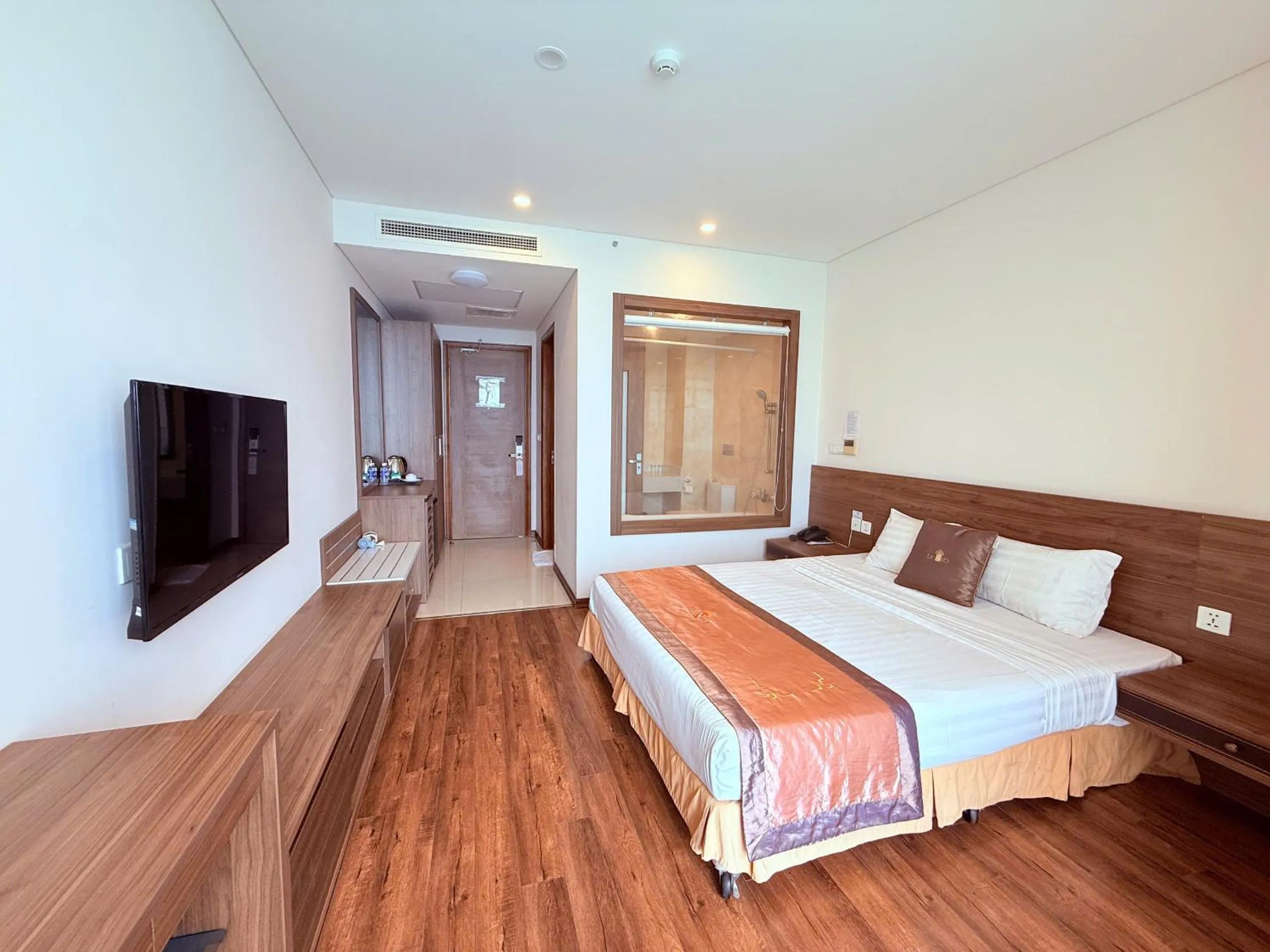 Communal lounge/ TV room, Bed in Lenid Ocean View Hotel